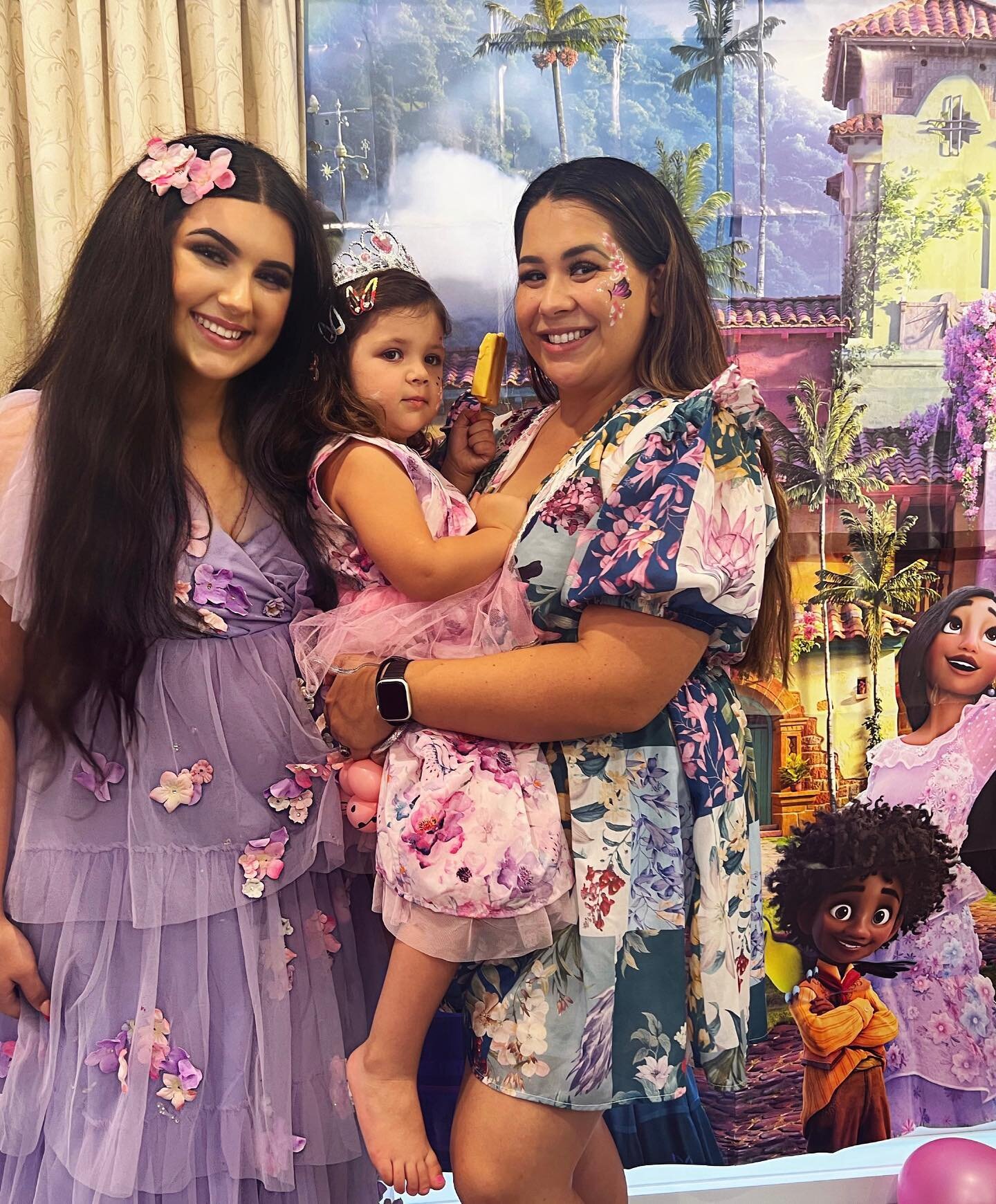 Today we celebrated Bella&rsquo;s Encanto themed party with our Isabella character !! Facepainting, balloons and bubbles so much fun!!💜💜

#facepaint #facepainter #sydney #sydneykidsparty #kidspartyideas #kidsparty #sydneykidsparties #sydneyfun #syd