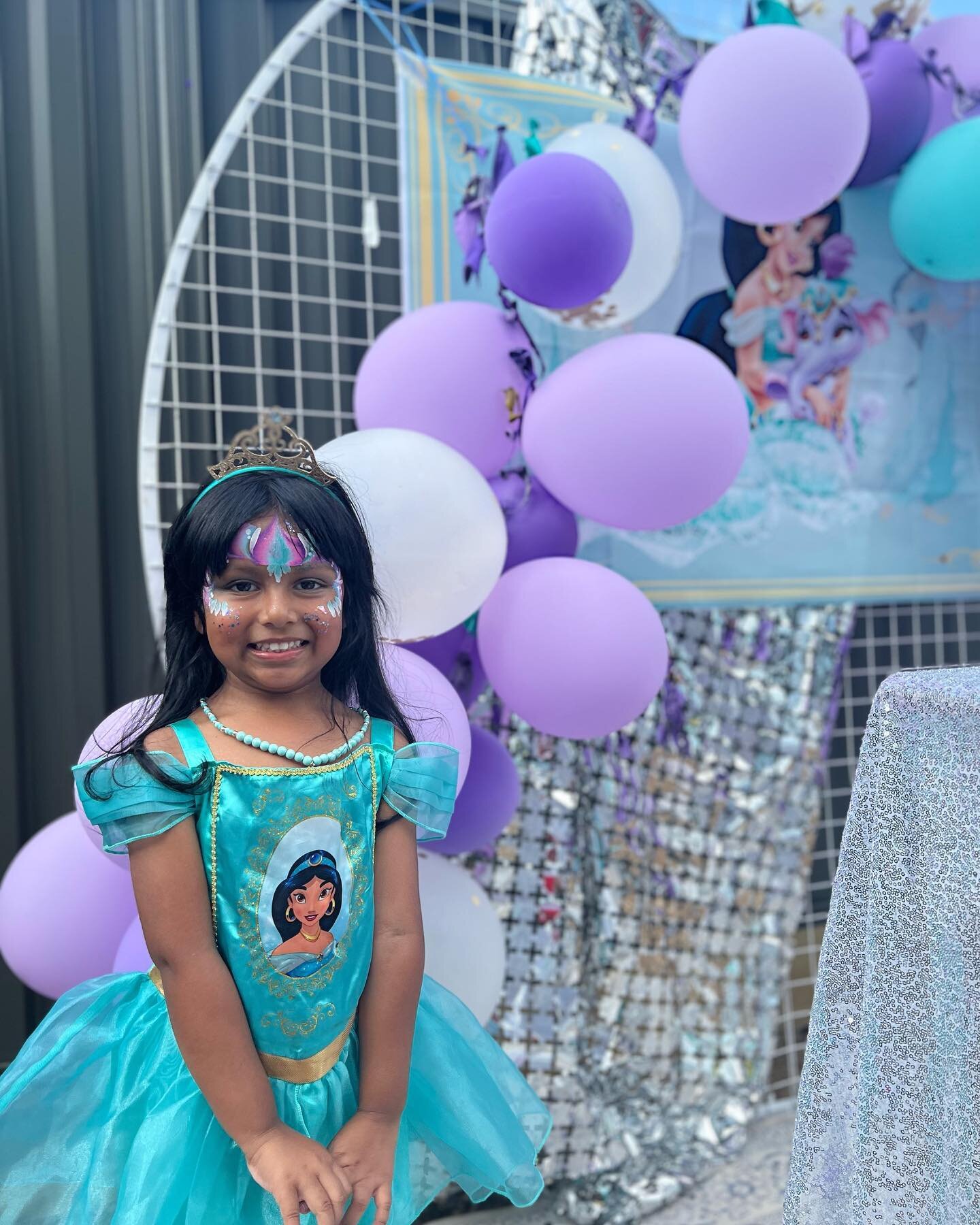 It's time to celebrate your special day in true royal style with an Arabian Princess Jasmine themed party!💃🏽🧞&zwj;♂️🌟 From shimmering facepaints to magical bubble fun, we've got everything covered to transport you to a whole new world!🌍🕌👑 So p