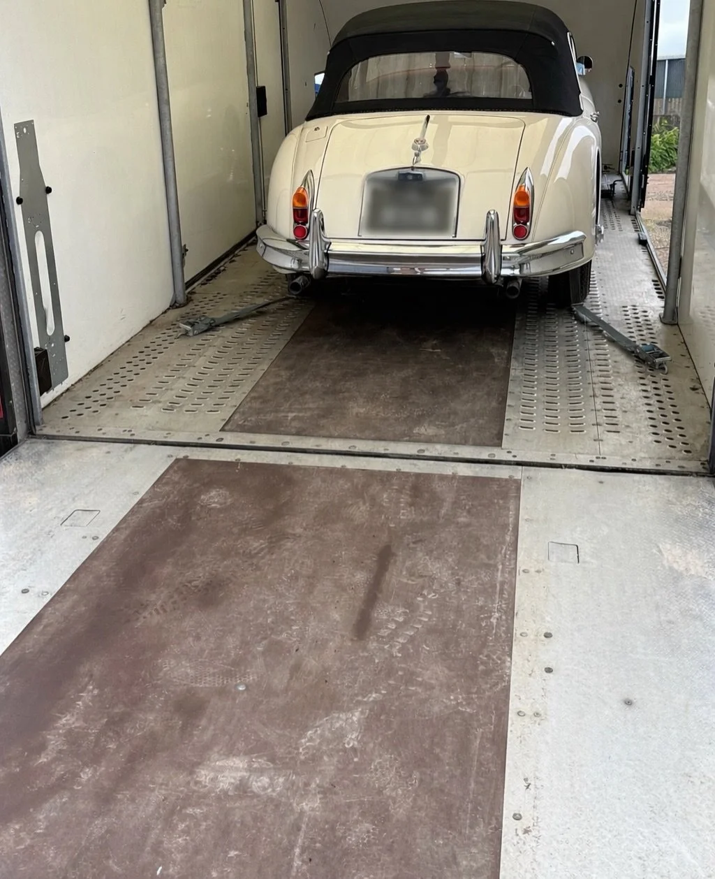 Lovely Jaguar XK150 delivered back to @paintingclassiccars after having a full interior with @dave.upton63. #jaguar #xk150 #classiccar #enclosedtransport