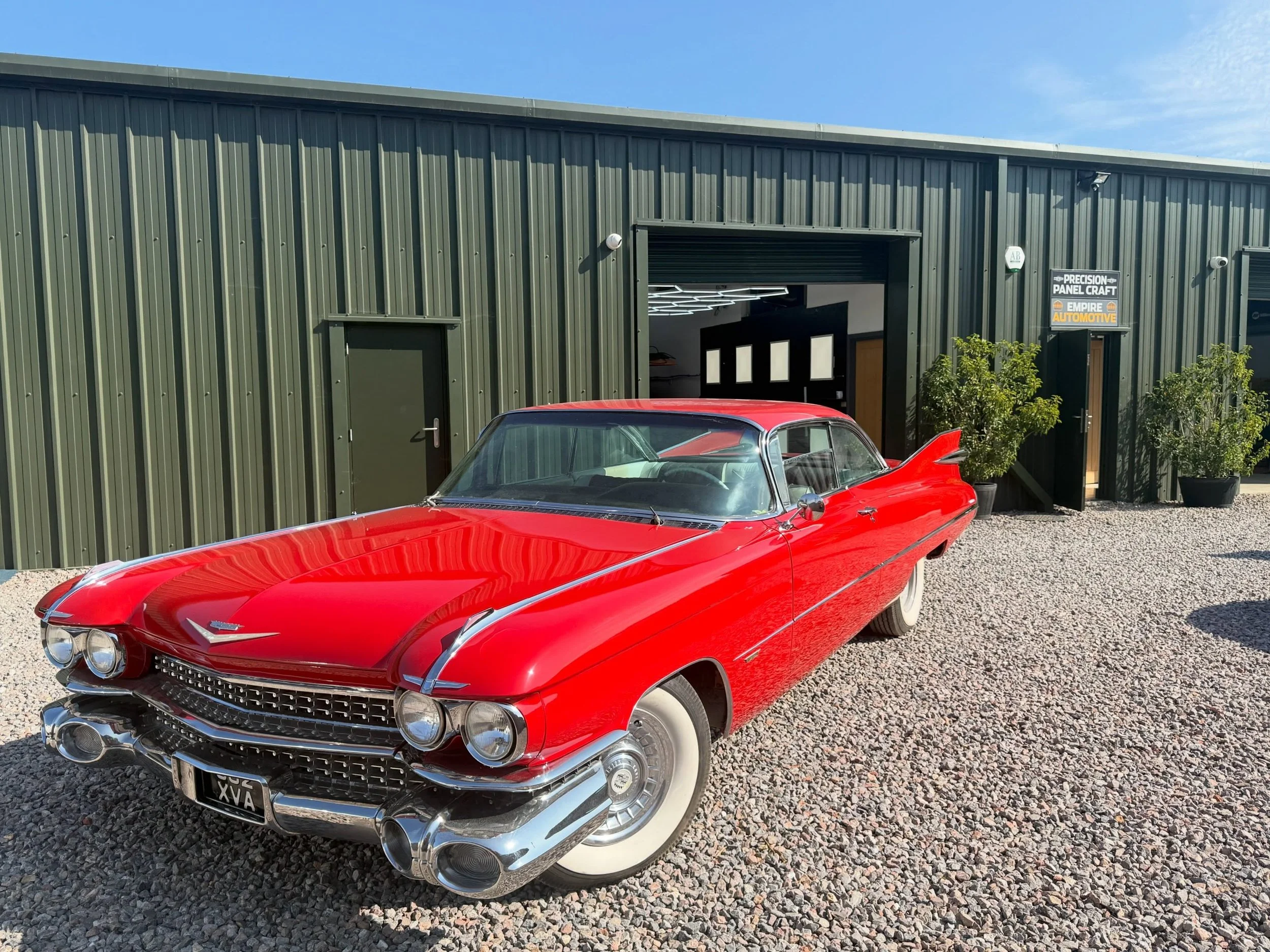 Second full day complete on the Cadillac. Roughly 16 hours taken to complete the 3000 cutting stage on the front wings, bonnet and nearside. Still the offside, roof and rear end to do before moving onto the second stage. Looking stunning already. #de