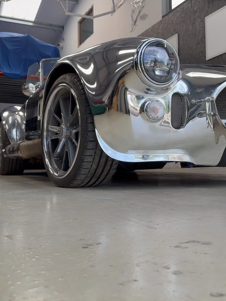 This LS3 powered Cobra heads out and is perfect for sunny weekends. #cobra #chevy #american #v8 #lsengine