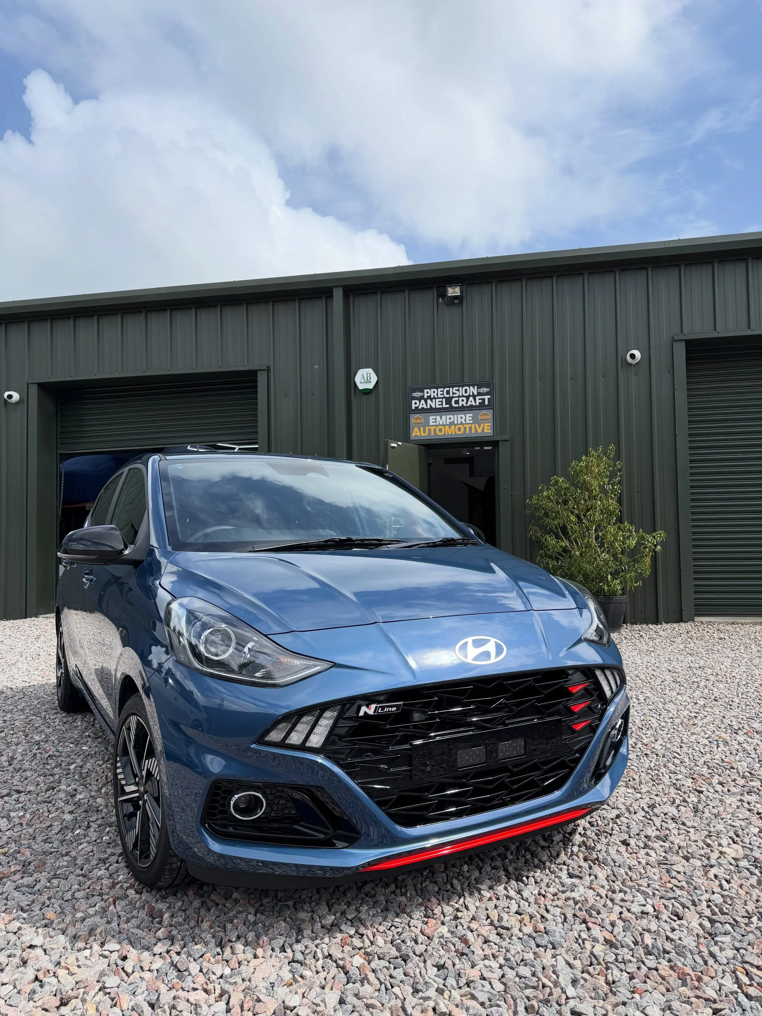 Brand new, 2026 Hyundai I10 single stage polish and coating complete. Some light swirls and marks from the dealership having polished it prior to hand over which have been taken care of using @cartecuk compounds. Protected for 3 years with the @offic