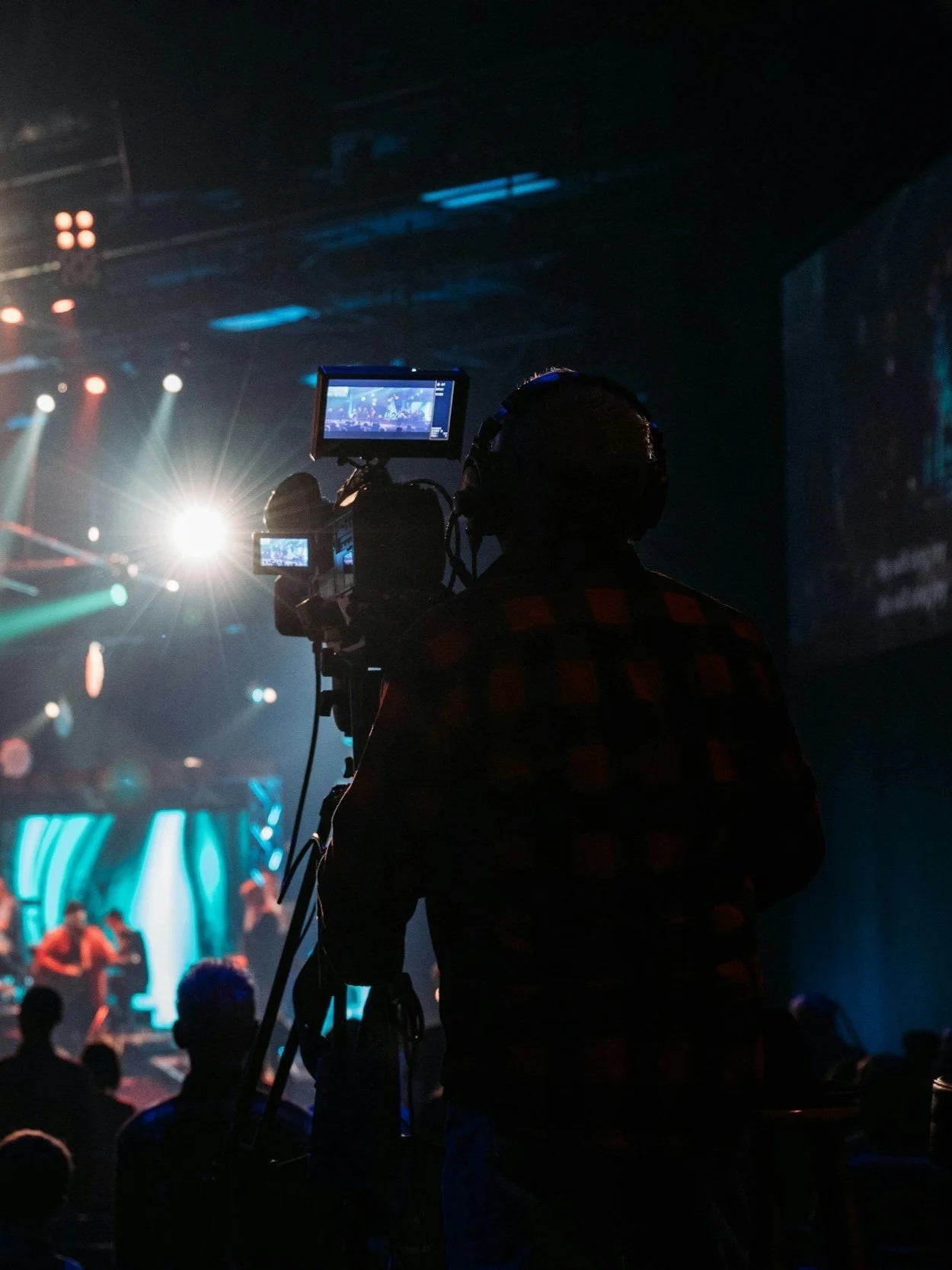 Ocean Audio Entertainment. Sound, Lighting & Event Specialists. Stage hire, LED screen hire, Live Streaming