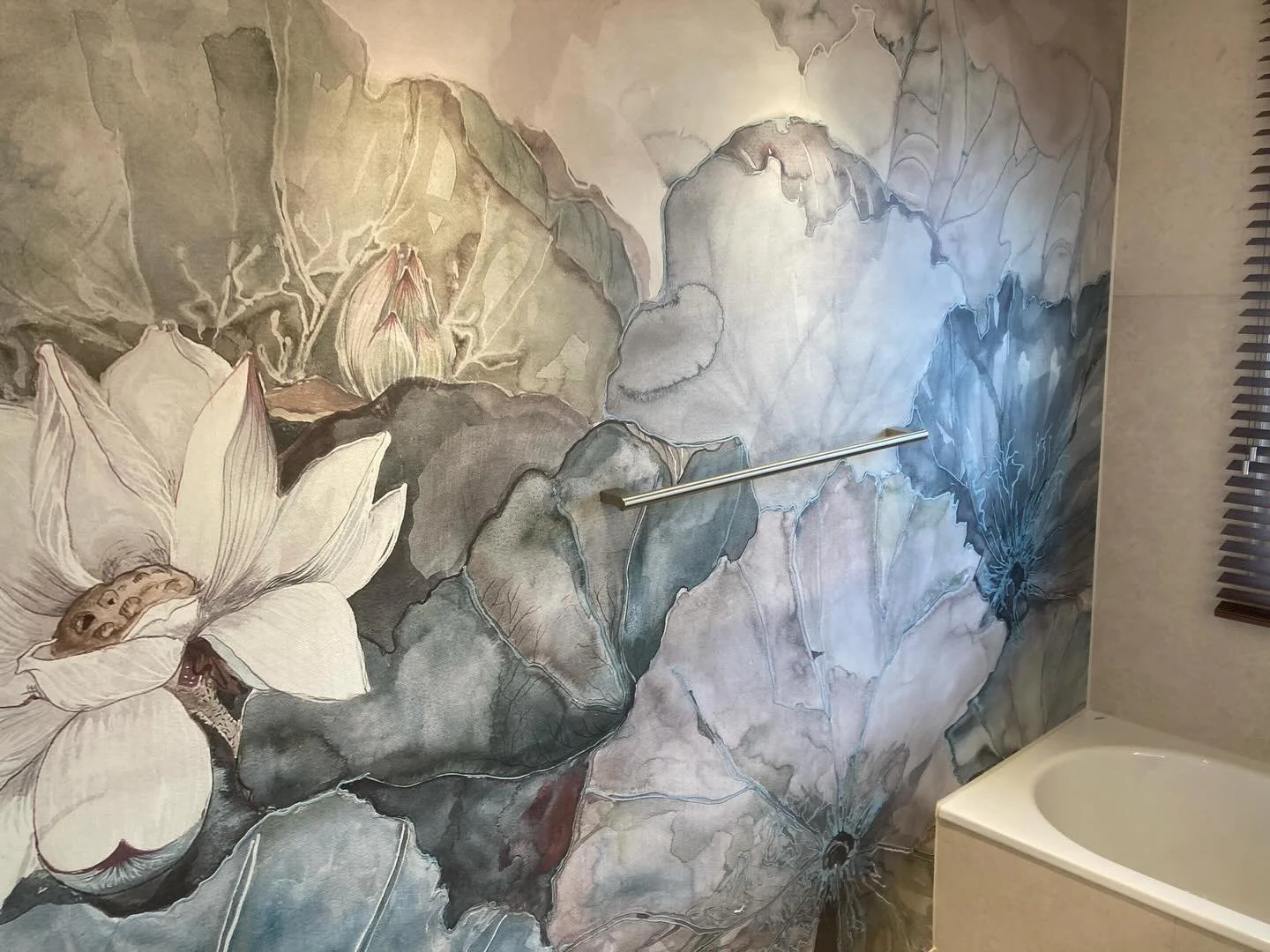 〰️ Tapete im Badezimmer? Mais ouiii! WET Systeme Tapeten 💦 machen es m&ouml;glich. Aus Materialien wie Fiberglas und Glasfaser ✔️
Hersteller wie Inkiostro Bianco, Wall &amp; Deco und Tecnografica erm&ouml;glichen es 〰️