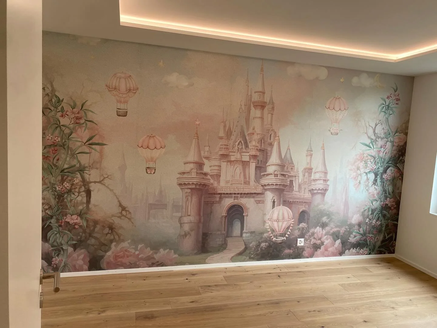 ✨Tapete drauf 〰️ Kinderzimmer wow!✨ nur eine Wand - und pl&ouml;tzlich wird aus dem Zimmer eine M&auml;rchenwelt! Mit stylischen Tapeten bringst du Farbe, Fantasie und richtig viel Pers&ouml;nlichkeit ins Kinderzimmer. 

Mega Effekt - f&uuml;r unsere