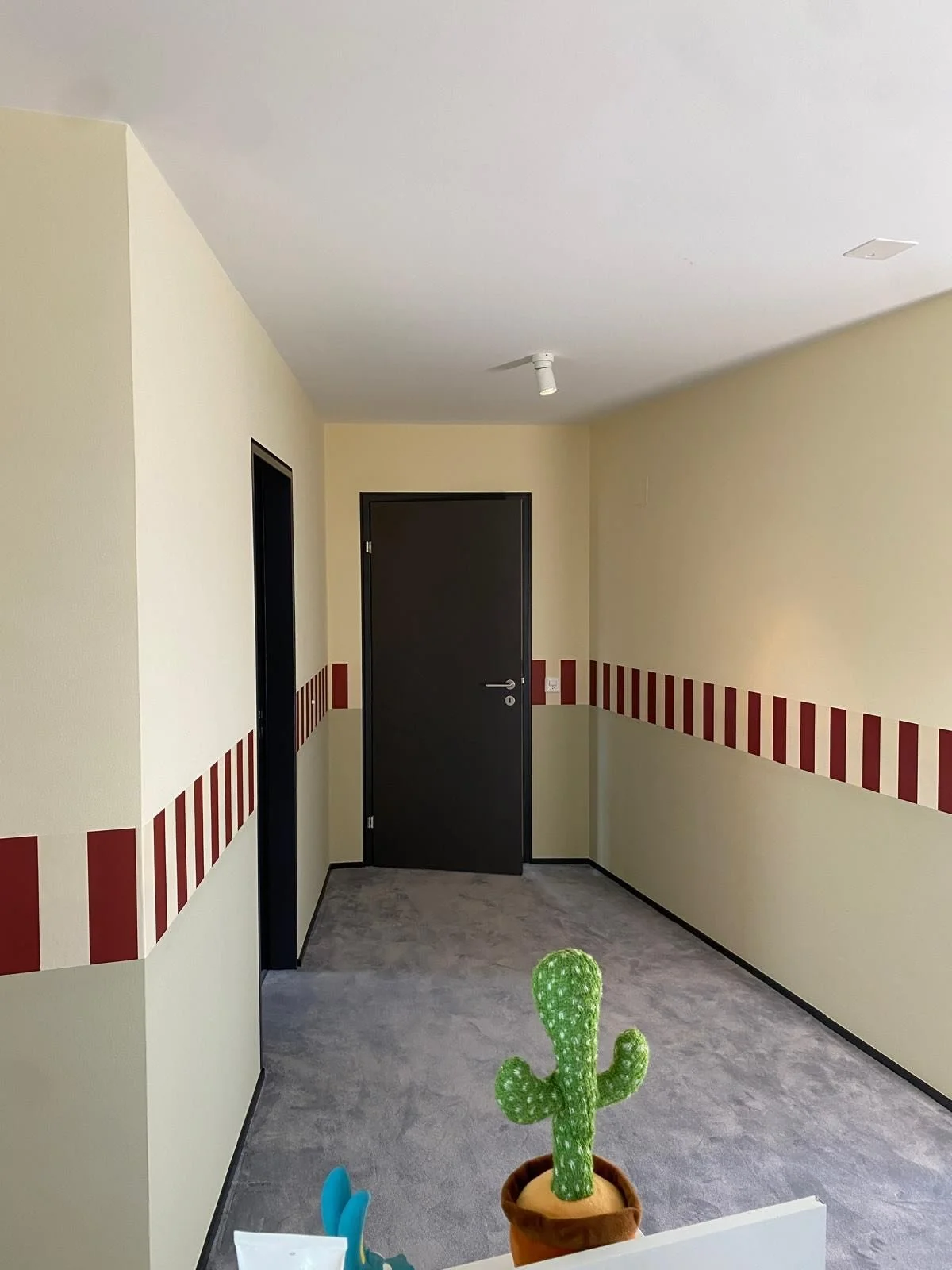 〰️ stripes are always a good idea 🤩 〰️ #lylomalerinterior #malerz&uuml;rich #wallpaper #coloredwall #kidsroom