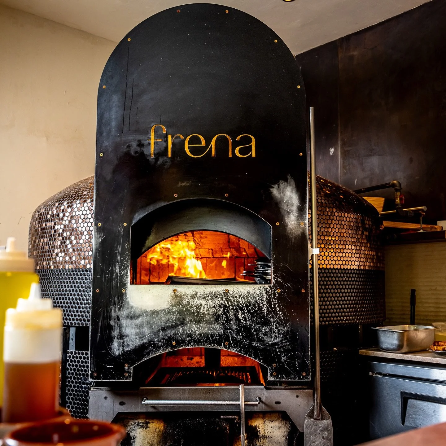 Escape the cold and join us by the fire 🔥 

#eatgood #nyceats #nycfood #midtownmanhattaneats #hellskitchennyc