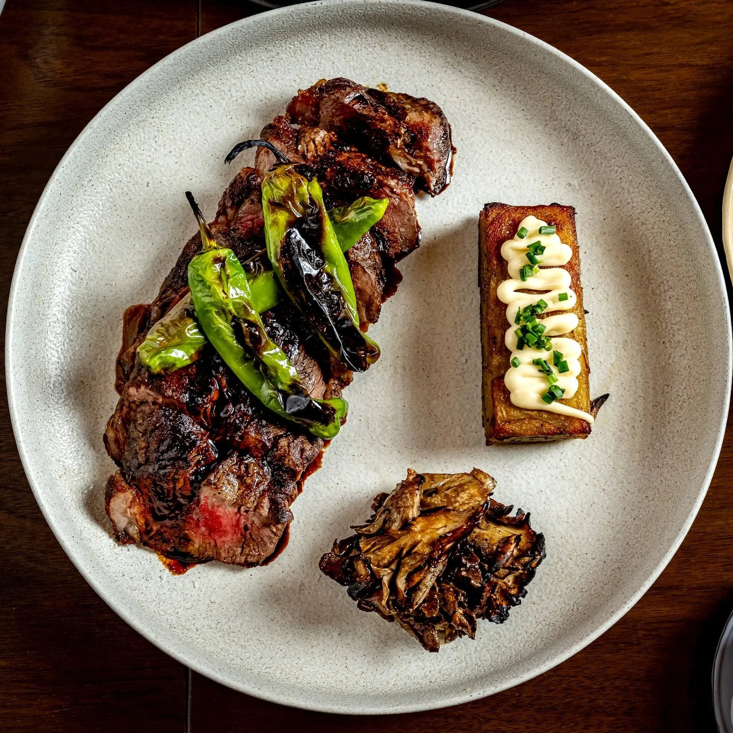GRILLED PRIME NEW YORK STRIP
11oz NY strip, hen of the wood mushrooms, grilled bone marrow aioli, crispy potato gratin, caramelized shallots

#newyorkeats #midtownmanhattan #midtowndining