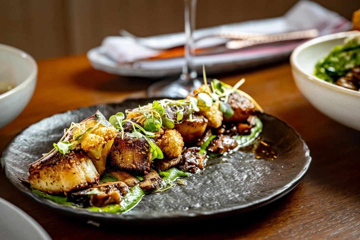 ZA&rsquo;ATAR SEARED SCALLOPS
Cauliflower, wild mushrooms, spinach pesto

#frena #eatnyc #midtownmanhattan #pretheaterdinner