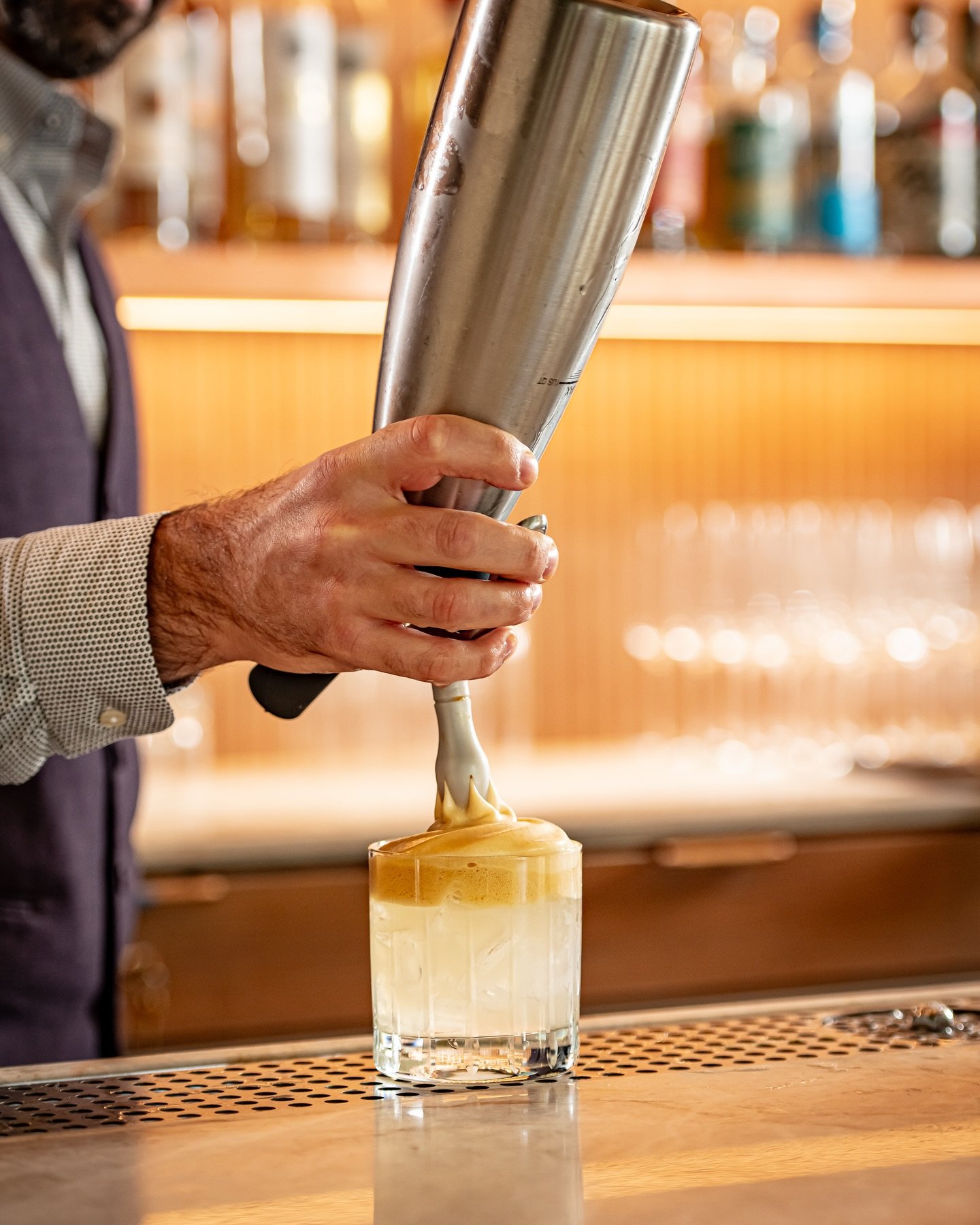 Echos

Frena&rsquo;s take on the margarita. Topped with salted passionfruit &amp; silan foam made with @cazcabeltequila , @casalotos , @empiricalspirits Ayuuk, Aleppo, Lime

#newyorkrestaurant #drinknyc #margarita #nyceats #hellskitchennyc