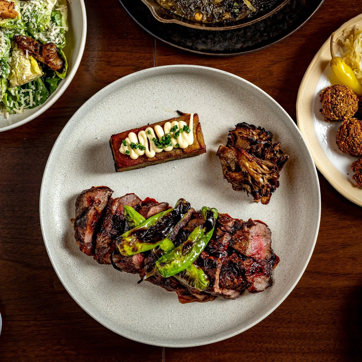 GRILLED PRIME NEW YORK STRIP
11oz NY strip, hen of the wood mushrooms, grilled bone marrow aioli, crispy potato gratin, caramelized shallots

#newyorkeats #midtownmanhattan #midtowndining