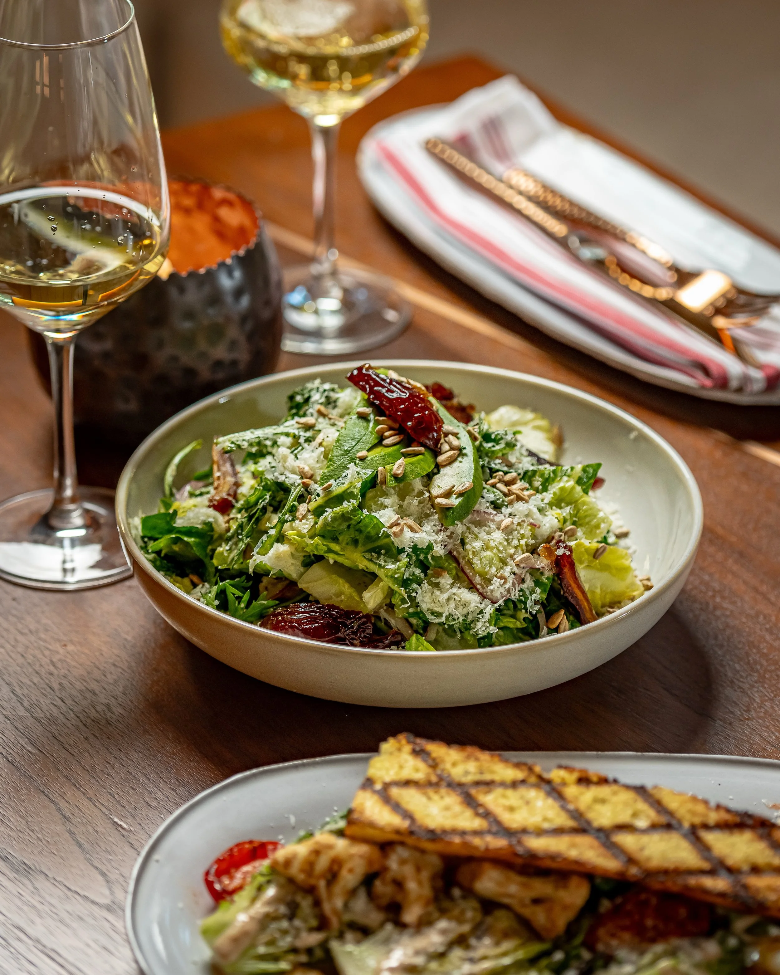 MESCLUN SALAD 

Ninja radish, red onions, cucumbers, manchego, avocado, shaved fennel, sunflower seeds, champagne, mint &amp; honey vinaigrette, dried cherries

#eatfresh #hellskitchennyc #newyorkeats