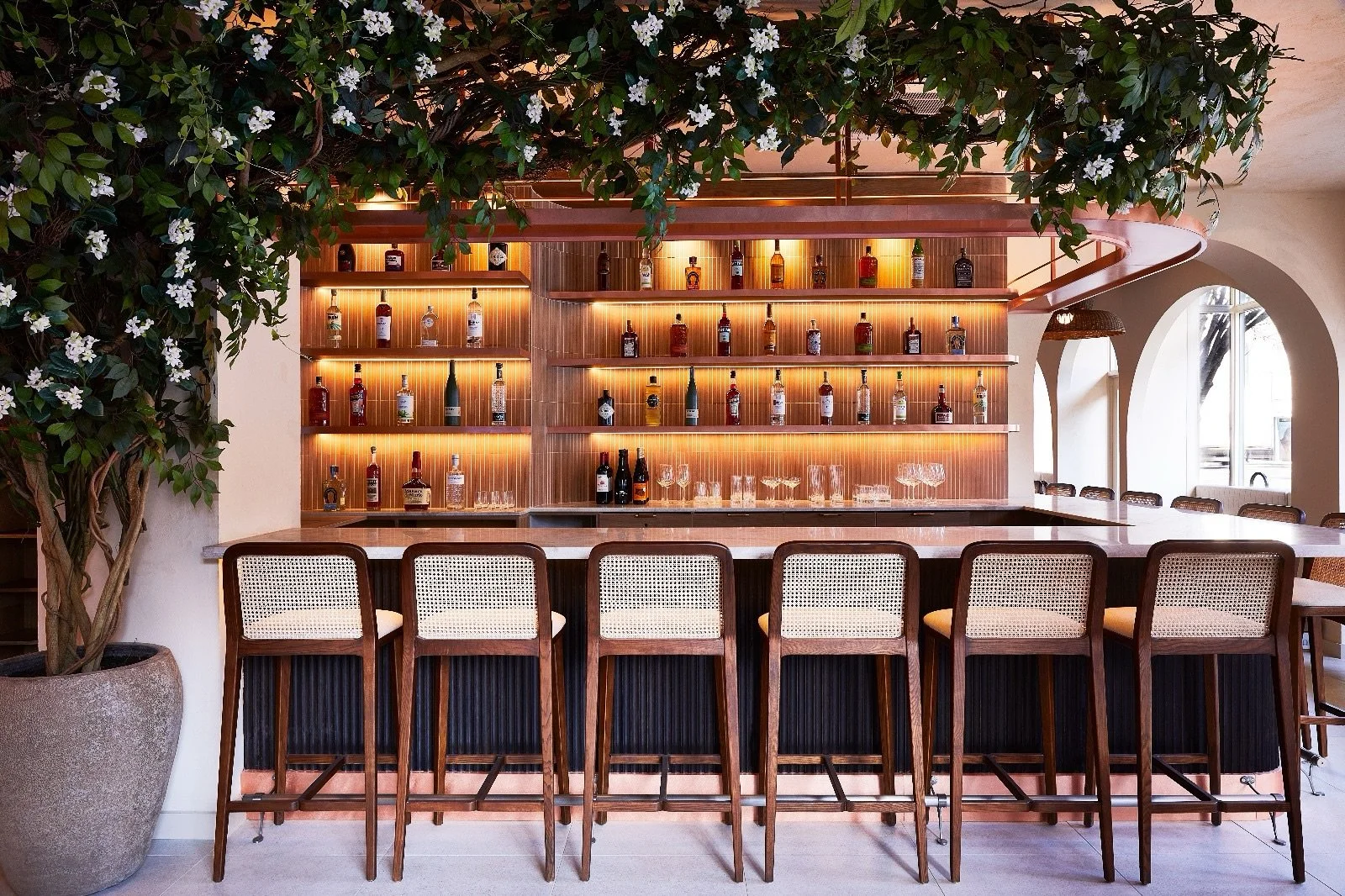 Walk-in and have a seat 

#eatnyc #newyorkeats #restaurantdecor #mixology