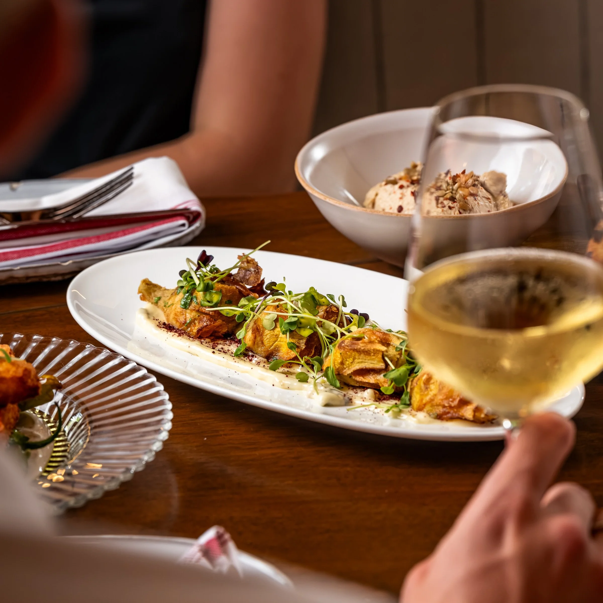 There&rsquo;s nothing like a full table and a full glass

#newyorkeats #hellskitchennyc #frena #eatnyc