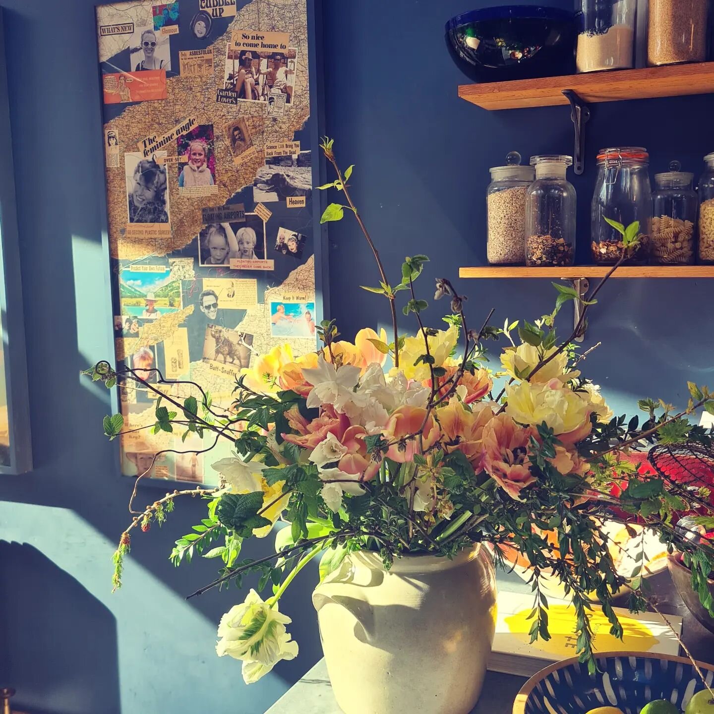 Kitchen flowers

#tulipmania #seasonalblooms #seasonalflowers #britishgrownflowers #hedgerowglamour #slowfloralstyle #sustainablefloristry