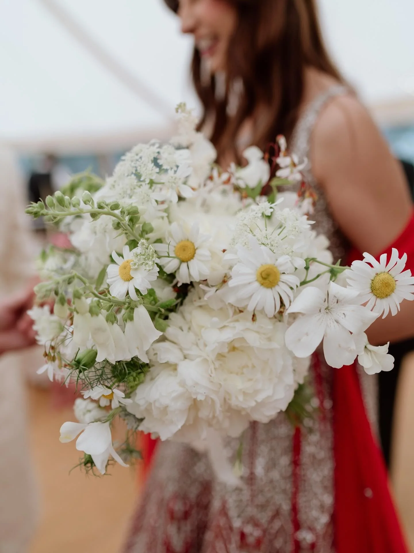 A & J 
June 2025 
A beautiful union -the most lovely couple 
@samcookphoto  photos 
@originalmarquees marquee 
@mewingtonhouse  Venue
#oxfordshirefloraldesign #oxfordshireflorist #seasonalfloweralliance #hedgerowglamour #britishflowers #flower