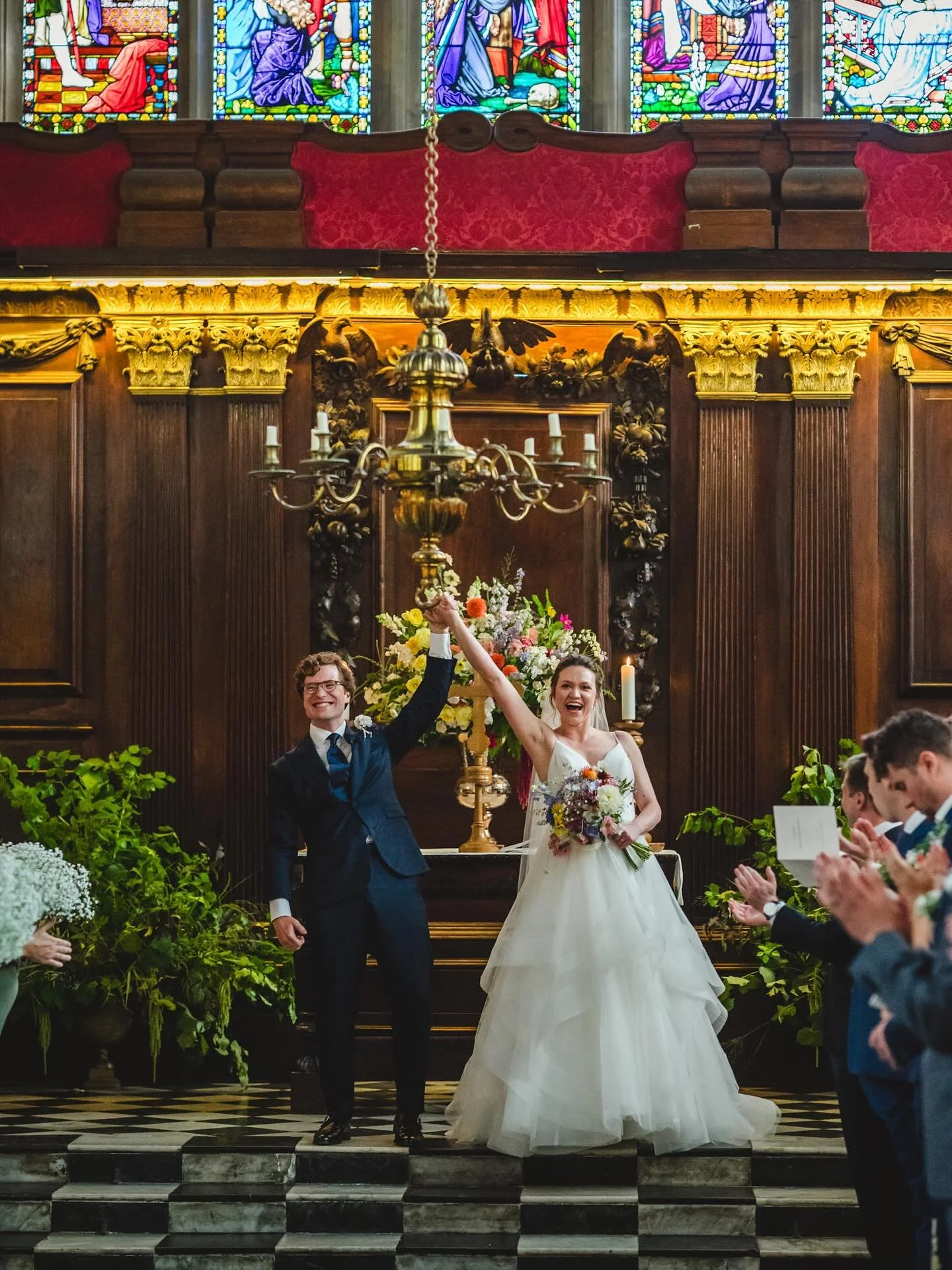 Hjordis and Thom 
University college Oxford. 
Captured so beautifully by @duck_photo 
#oxfordflorist #seasonalflowerstyle #hedgerowglamour #flowersfromthefarm #oxfordshireflorist #britishgrownflowers #babylonflowersltd #weddingflowers