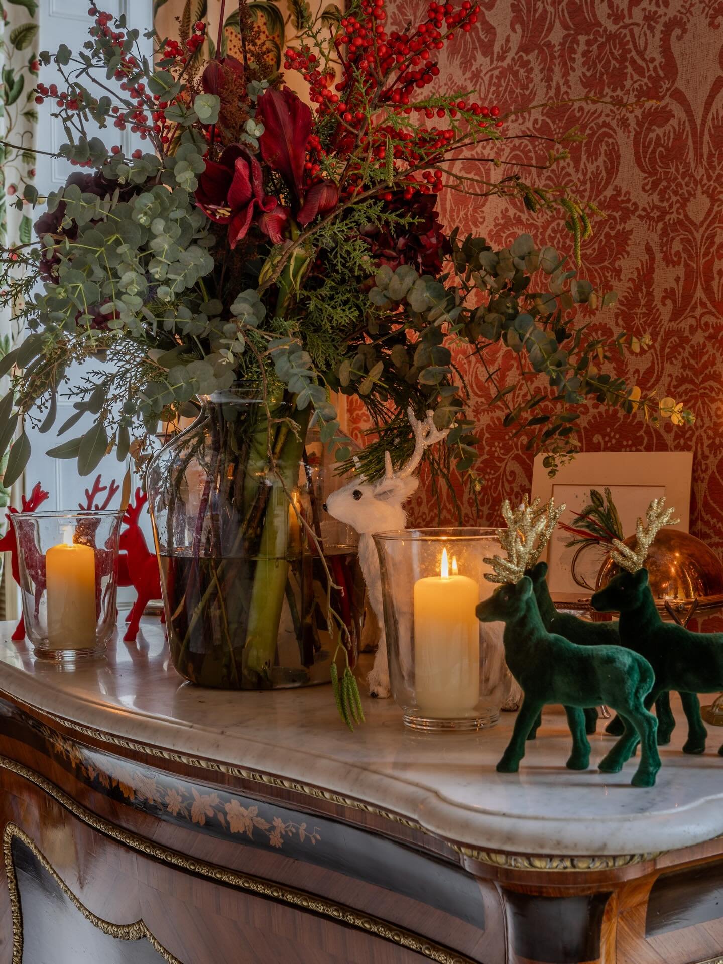 Ok folks. It&rsquo;s officially Christmas countdown on Monday 1st December.  Christmas flowers need to be ordered by 12th December latest.
 options for local delivery or collection (from Babylon) Friday 19th December or Monday 22nd December with a co