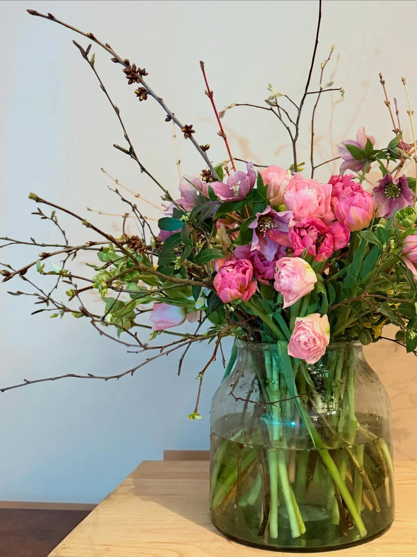 Our weekly flower subscriptions start next week . 
Details on our website but in brief we can deliver a bouquet of flowers to your house weekly or bi weekly in a vase or ready to pop into your own vase. 
We also supply flowers for local business&rsqu