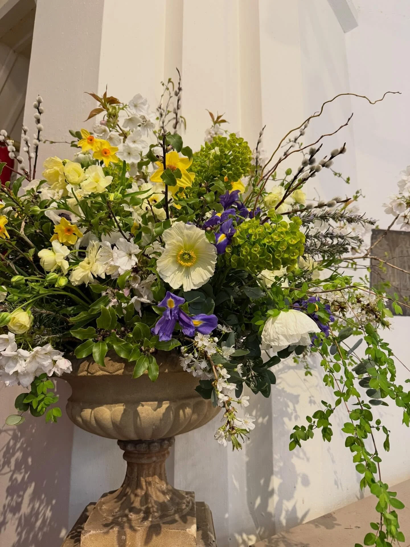 Memorial flowers

 #oxfordshireflorist #seasonslflowers #britishgrownflowers #hedgerowglamour #springflowers