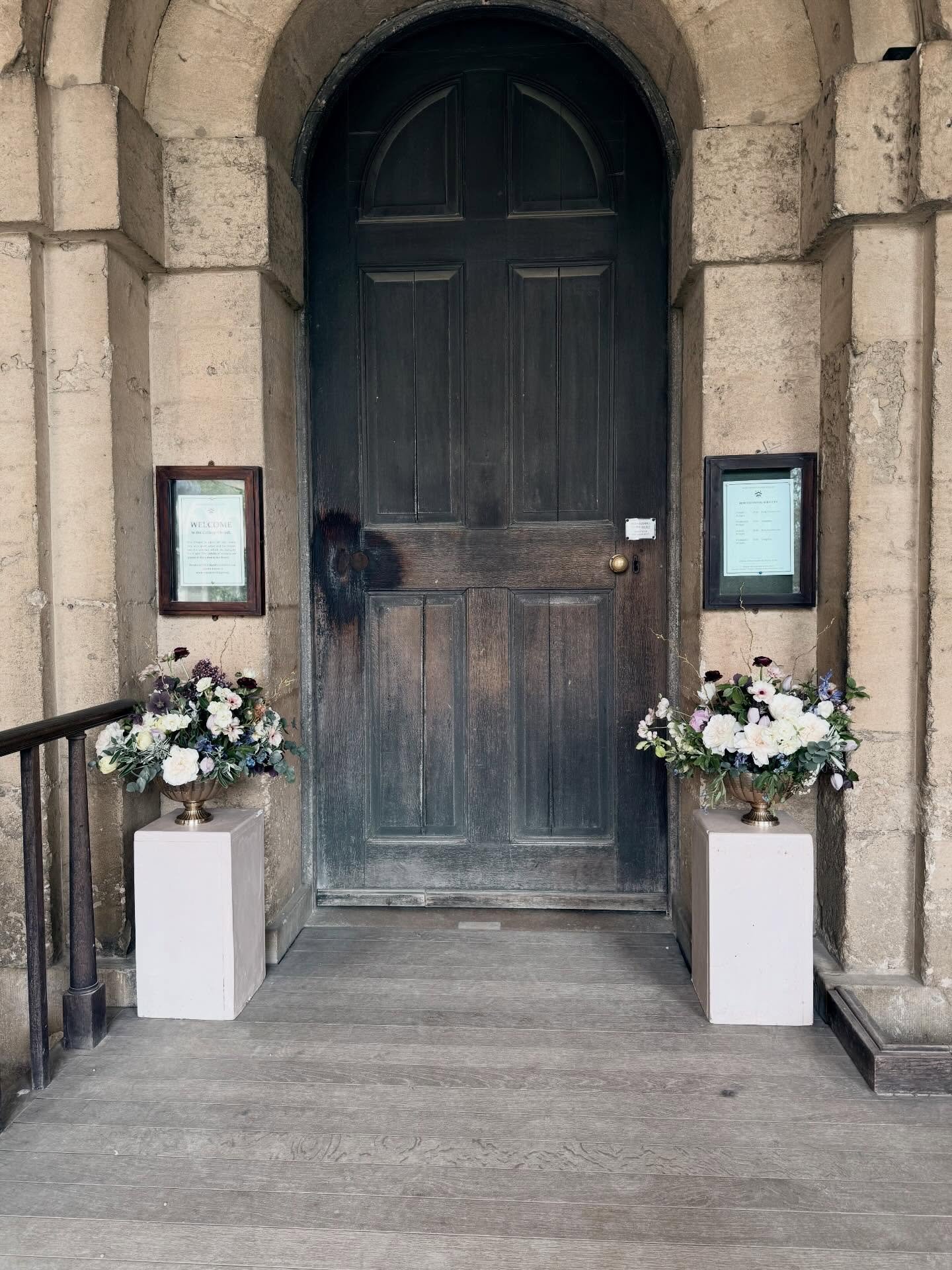 Part 2
Worcester College -Clara &amp;Hermoine 
The gardens here are incredible, a beautiful setting to be flowering in . An April day of sunshine and showers . 

#britishgrownflowers #seasonslflowersalliance #oxfordshireflorist #springblooms .