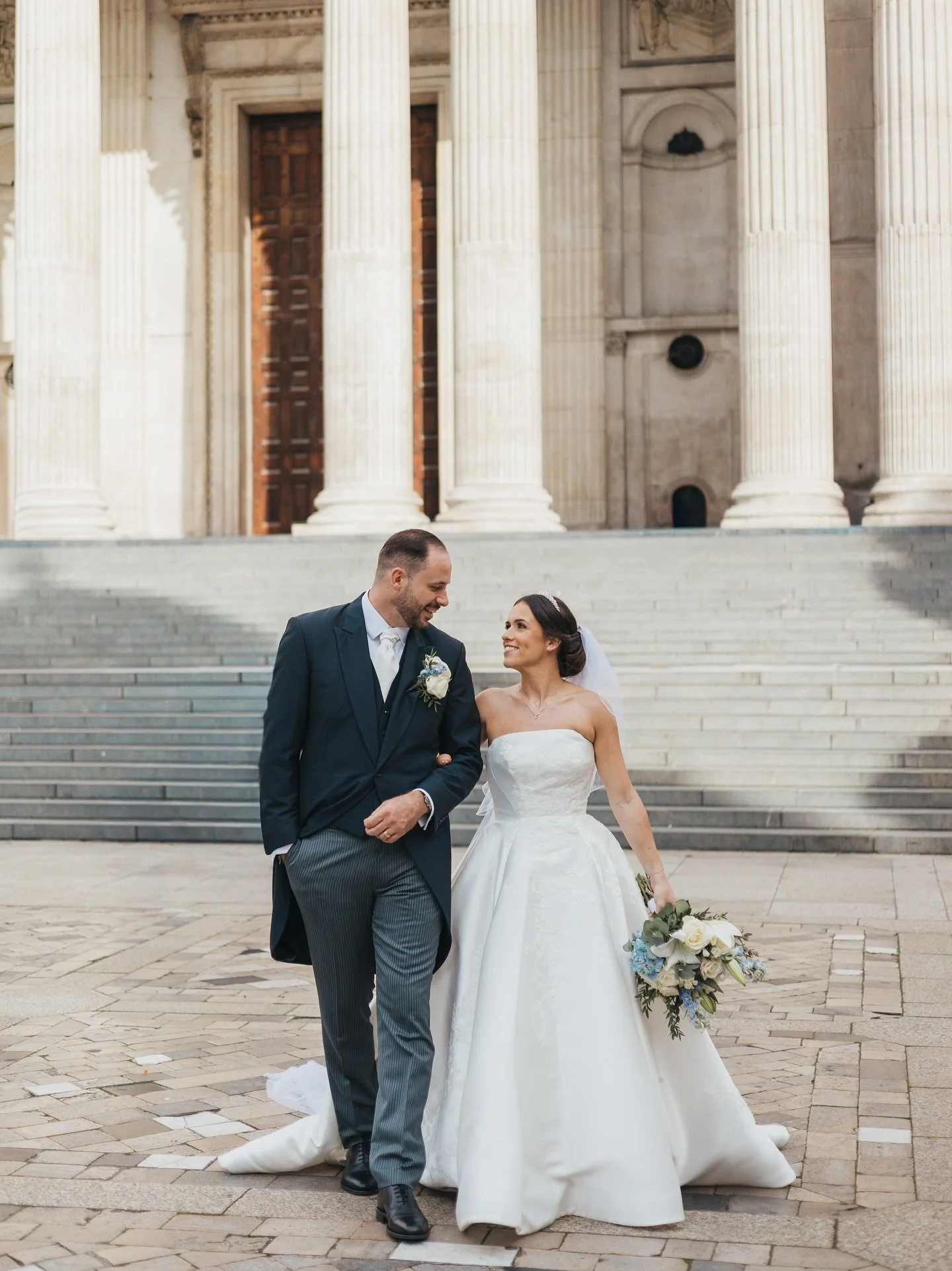 Amy & Callum 🤍
Wow what a fabulous day for these two in London! ☺️
From an incredibly beautiful church to ending the night partying on a boat in the Thames it was such fun all day & a pleasure to photograph 🥰
Photographer - @fizzyphotogr