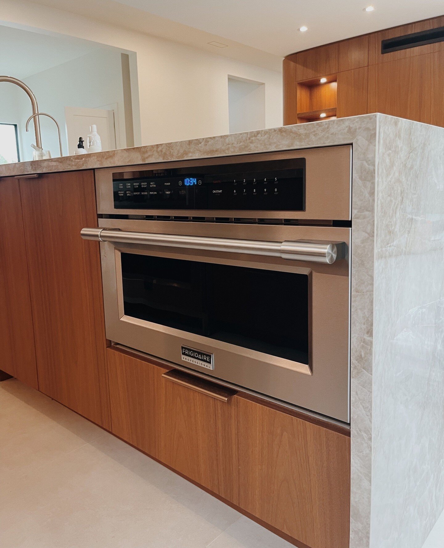 We love when the microwave is tucked away from view. This Frigidaire does just the trick, convenient but isn't the first thing you see when you enter the kitchen. Also, that waterfall counter ✨️⁠
⁠
New Custom Build by @marquiseconstruction⁠
Architect