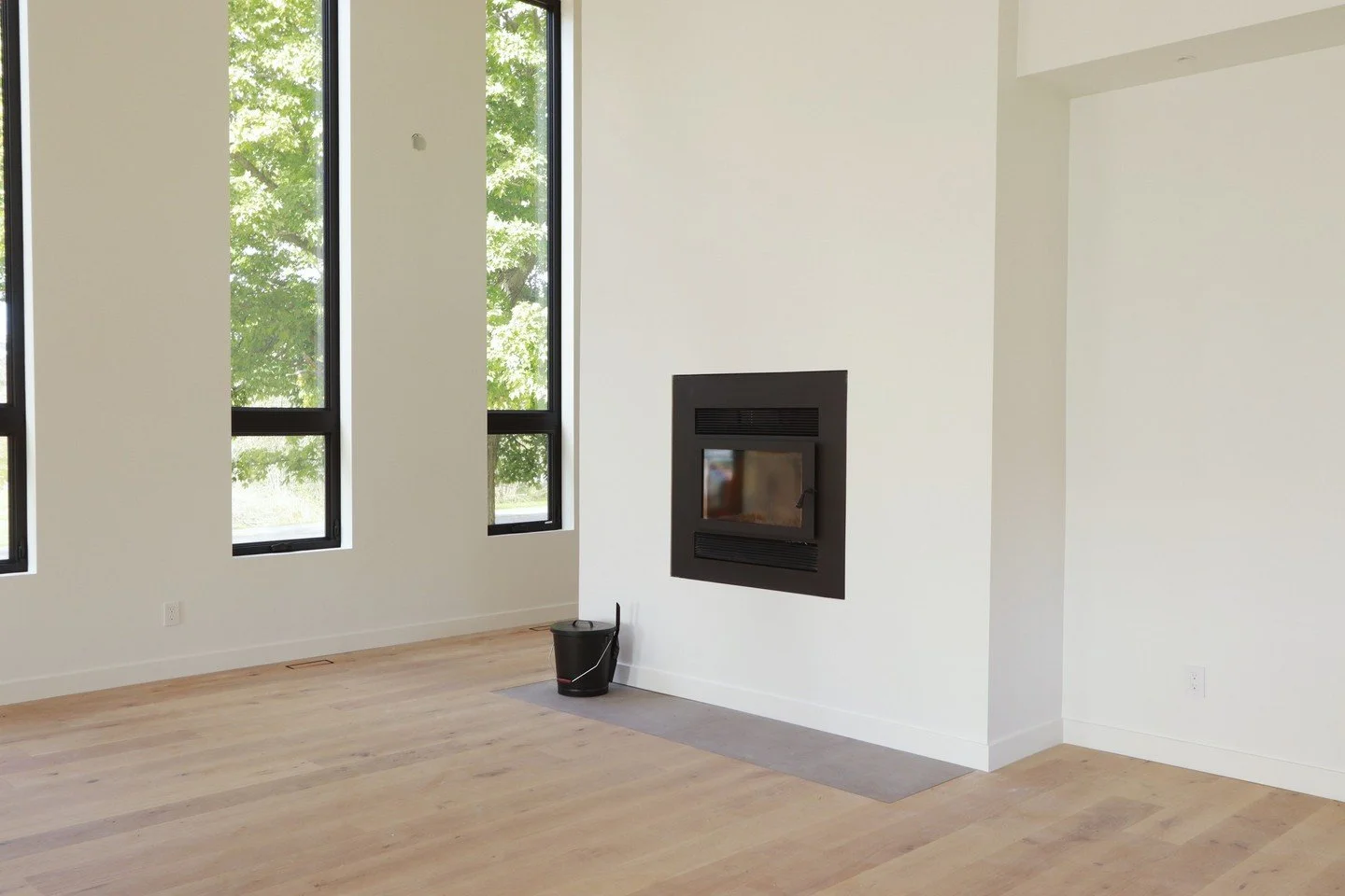 Clean lines, bright views, and all the cozy vibes.⁠
⁠
This minimalist fireplace paired with sleek elongated windows brings in natural light and frames the beauty of the countryside&mdash;modern, warm, and effortlessly inviting.⁠
⁠
#MinimalistDesign #