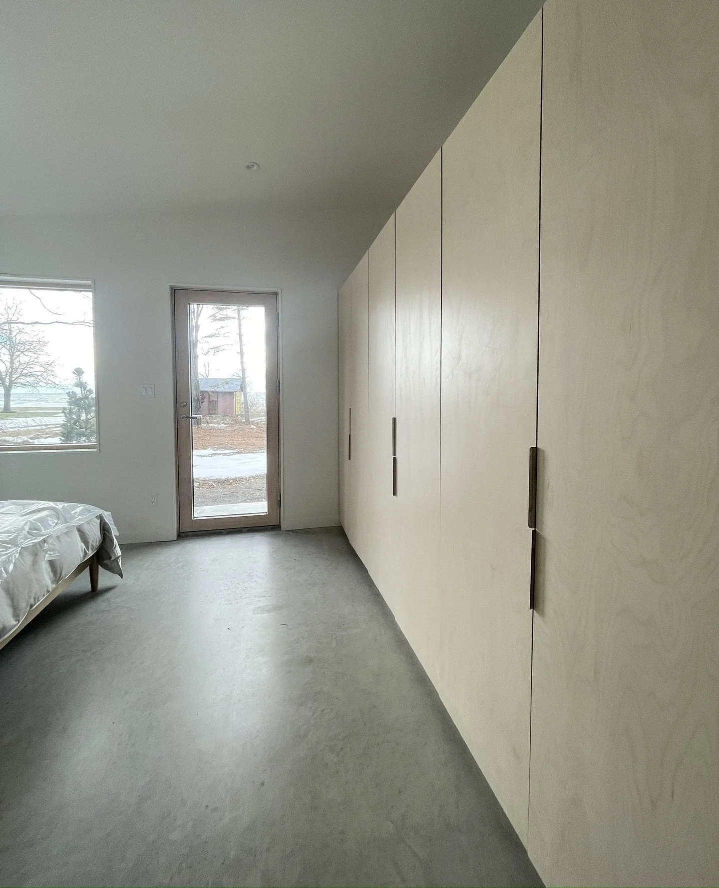 Wake up to lake views every morning. This master retreat combines seamless indoor-outdoor living with a full wall of custom storage&mdash;where luxury meets functionality in perfect harmony. 🌅 #MarquiseConstruction #DreamBedroom #LakefrontLiving #Cu