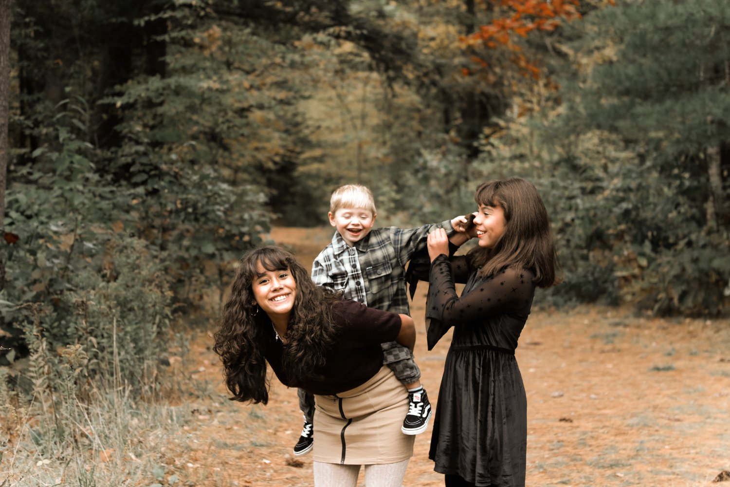 OnessimoFamily2026Fall080.jpg