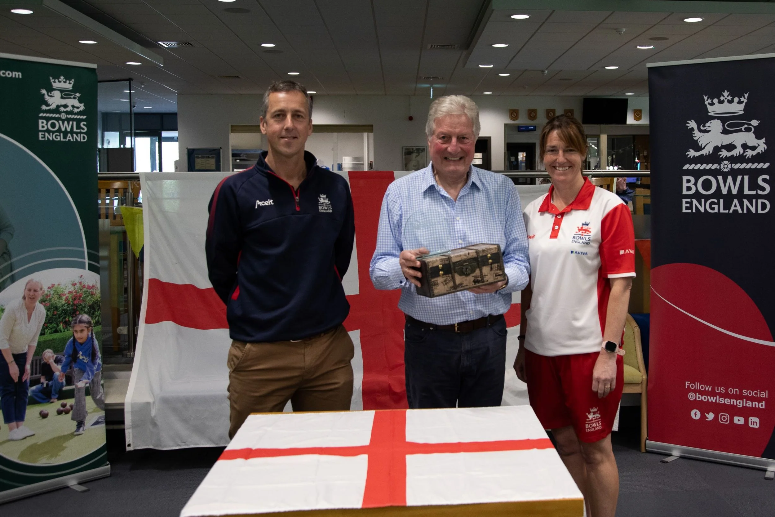 Tony Allcock OBE receives World Bowls Hall of Fame award