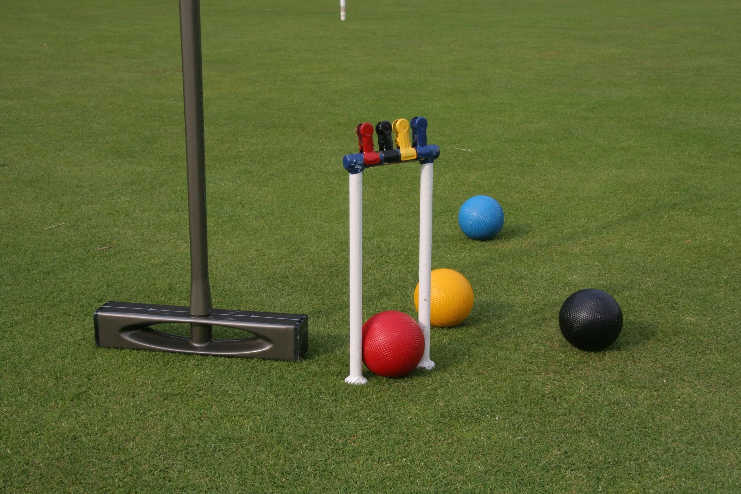 Modern_croquet_equipment.JPG