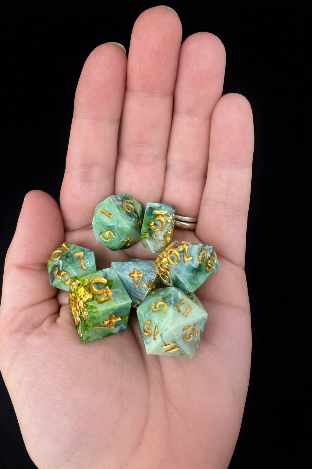 7 Set_GreenGold_04b.png