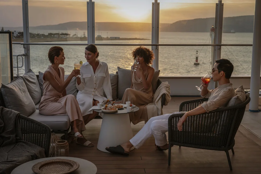 The service was outstanding and the crew warm and welcoming.