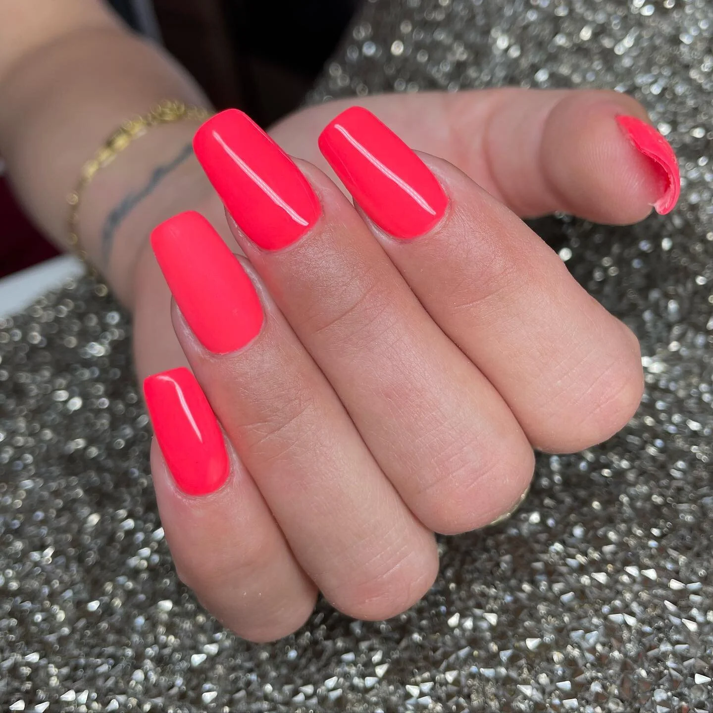 Le rose fluo est de sortie✨

#gelxnails #prothesisteongulaire #latelierderoxane84 #lovemyjob