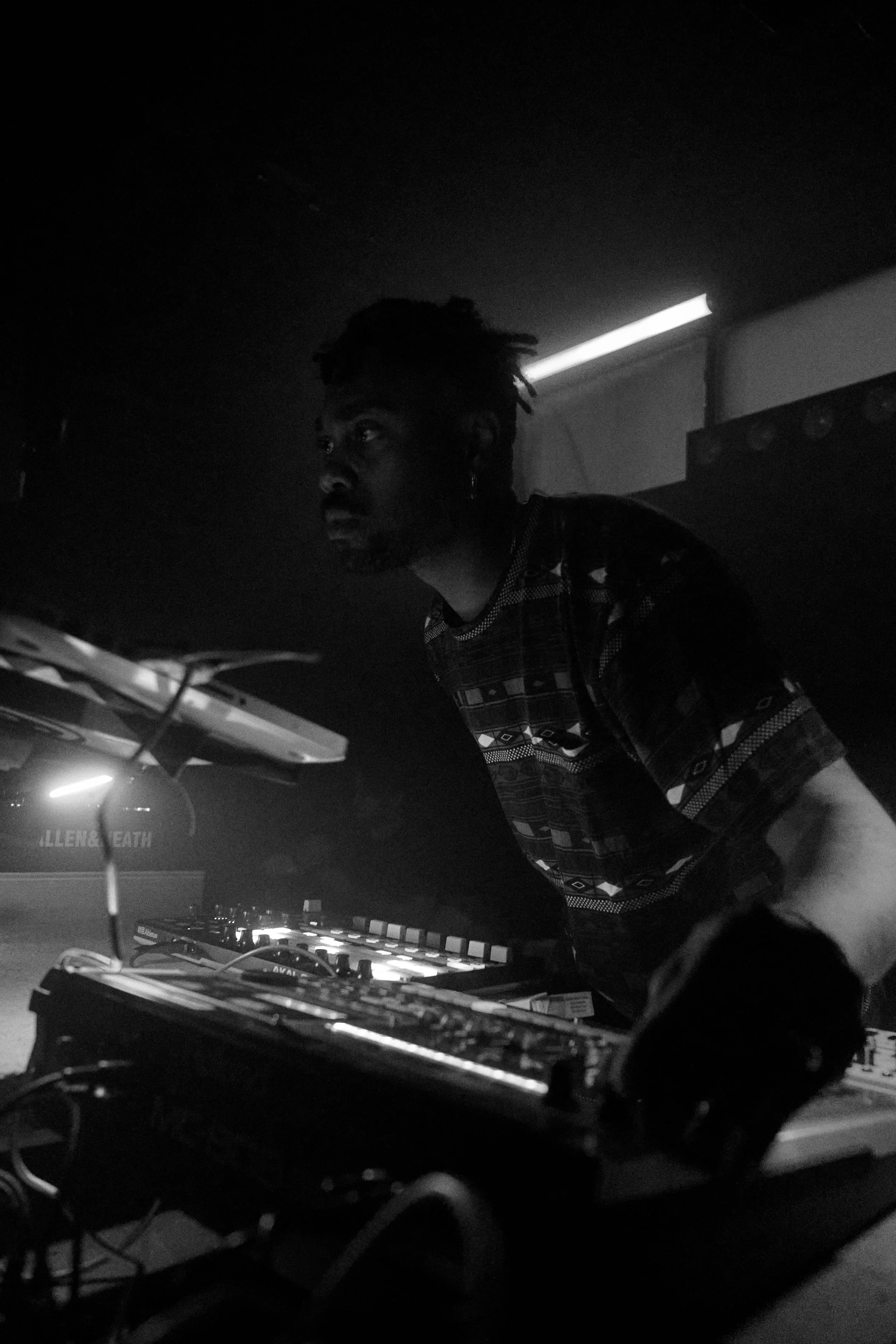 20260605_SignalOneYear_Live_2503.jpg