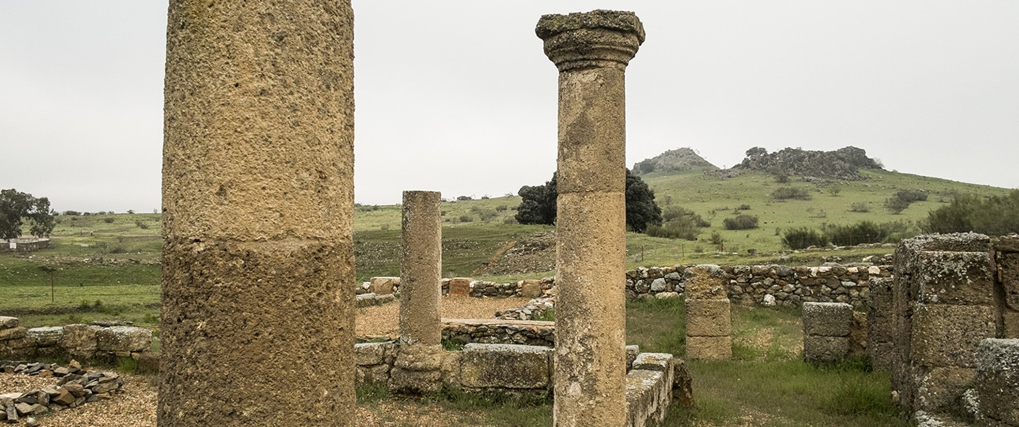 Castillejos volcánicos y yacimiento de Sisapo
