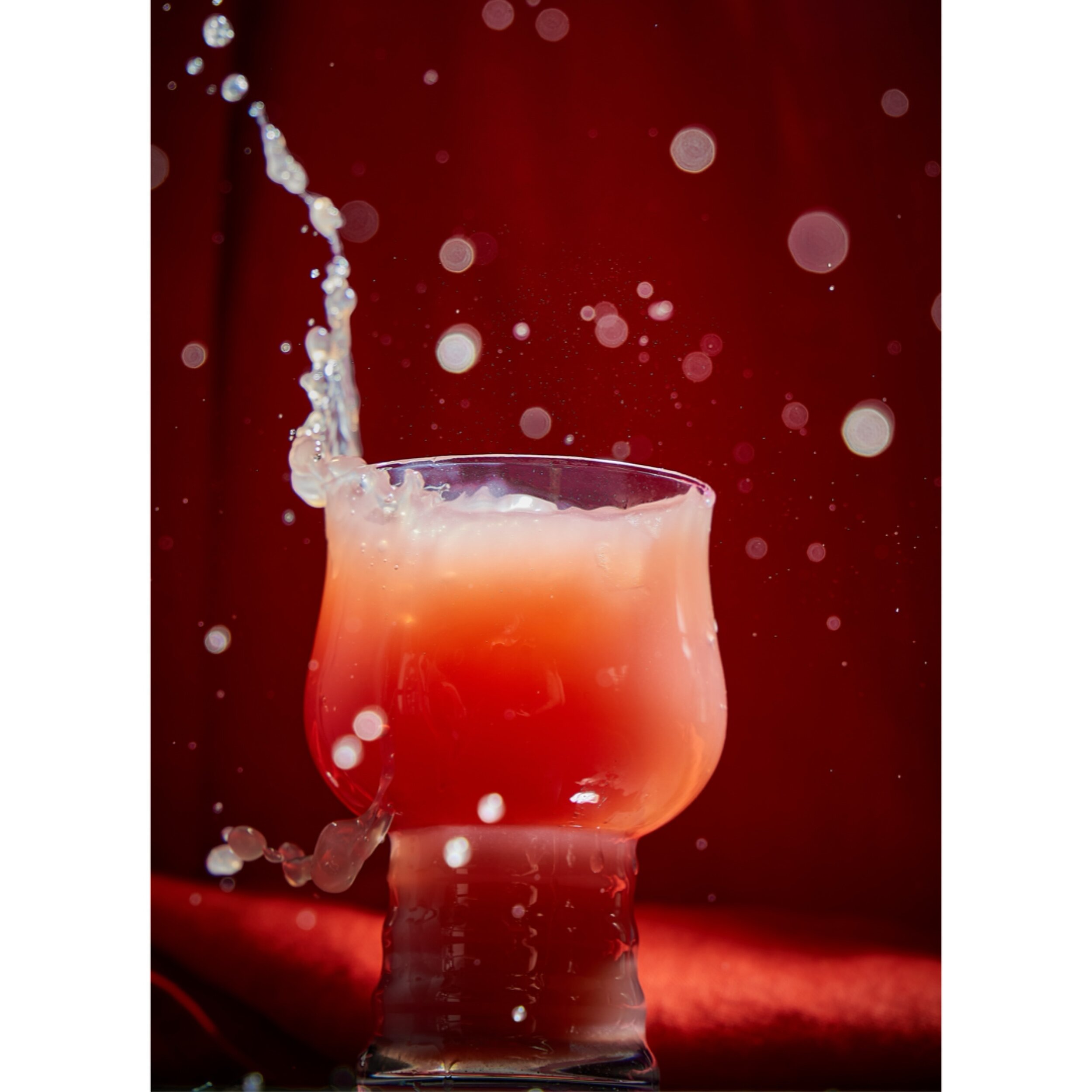 Splish splash, waiting for spring to spring so we can have some warm weather cocktail photo shoots. #pageandplate #beveragephotography #cocktails #beveragephotography #drinkstyling #chicagobeveragephotographer #beveragephotographer #margarita #splash