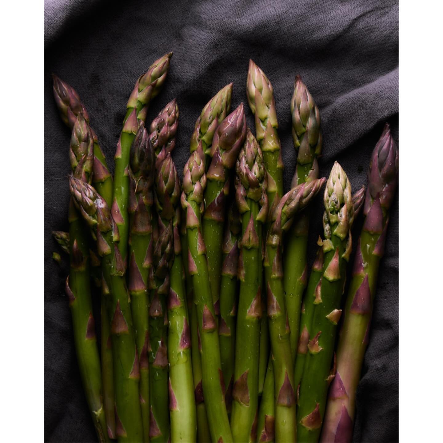 Back on my obsessively photographing farmers&rsquo; market produce game and couldn&rsquo;t be happier. #pageandplate #stilllife #chicagofoodphotographer #foodphotography #foodphotographyandstyling #cookbookphotography #asparagus
