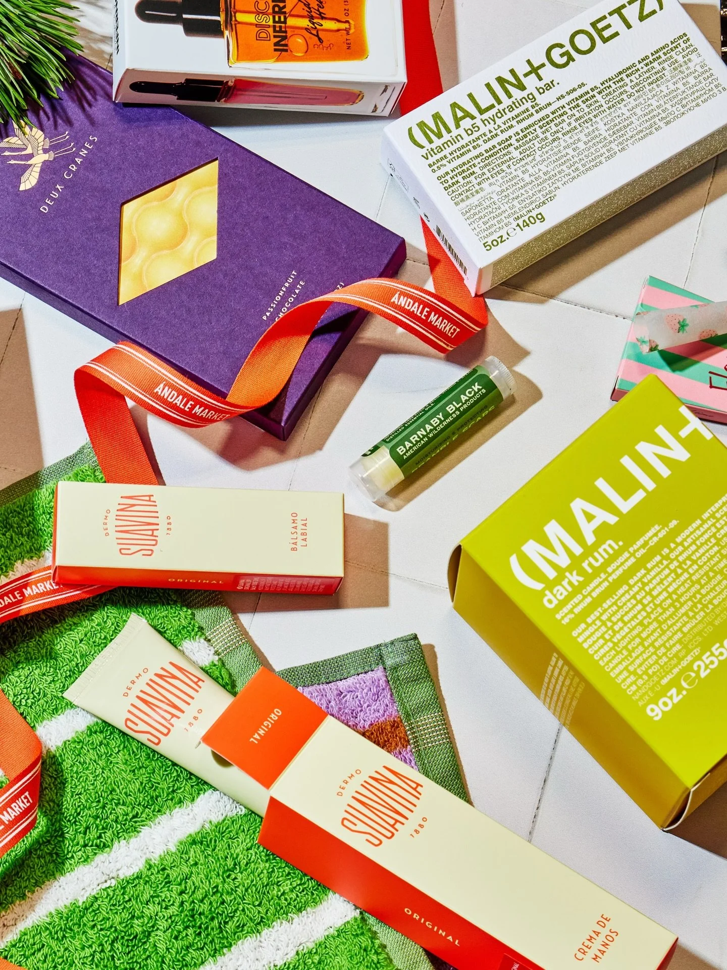 Holiday shots for @andalemarket are the most fun, just like shopping local this holiday season! Swipe for a peek into the BTS chaos ➡️➡️➡️ #holidaygifting #chicagofoodphotographer #brandphotography #creativeprocess #foodphotographerlife