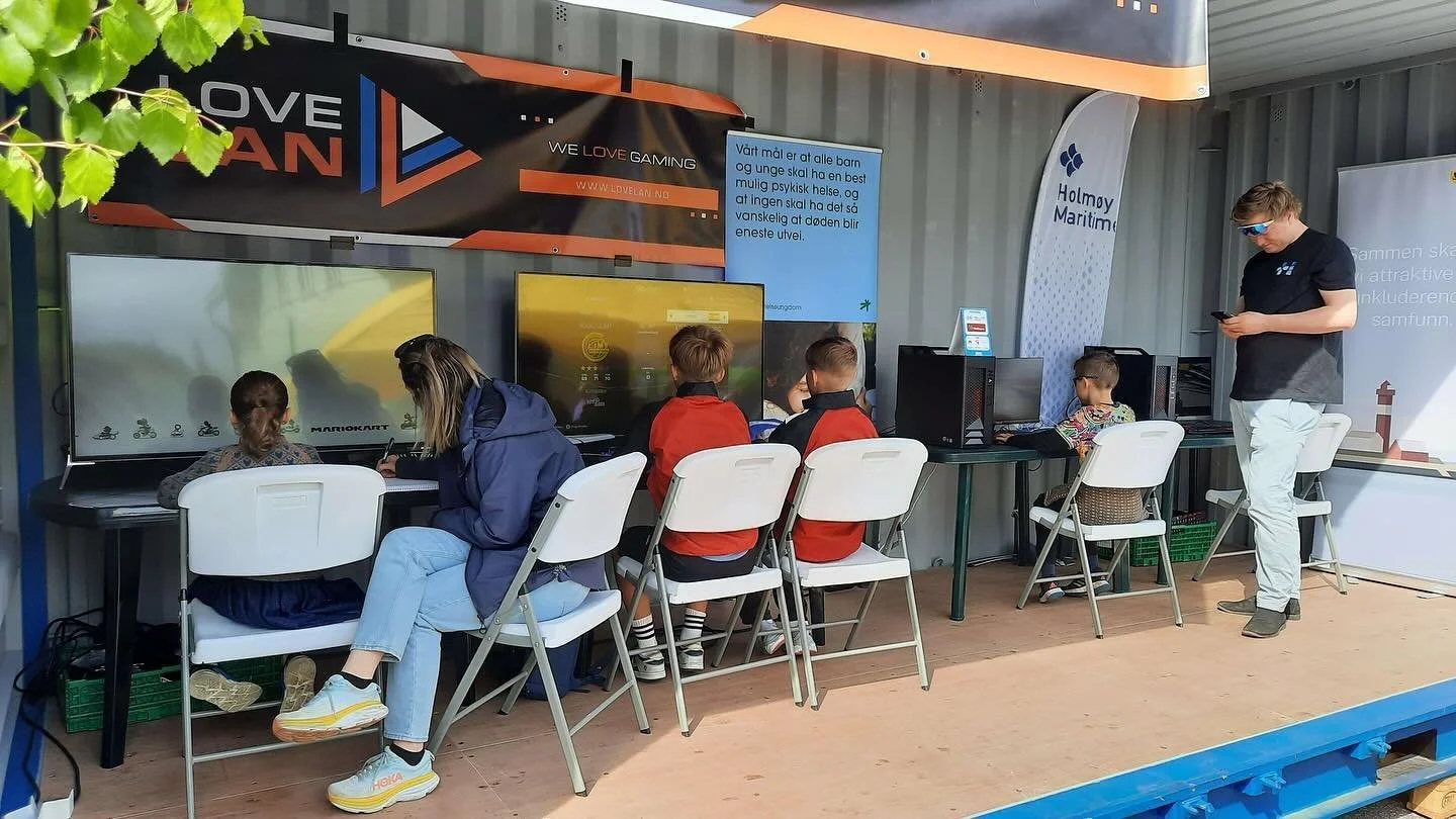 Maratonl&oslash;p + gaming?🏃&zwj;♀️🎮 En god kombo sp&oslash;r du oss!🥳
I g&aring;r stilte vi med PS5 og Nintendo Switch p&aring; @thearcticrun sammen med @arcticgamingexperience! G&oslash;y &aring; treffe s&aring; mange trivelige gamere🤩 ogs&arin