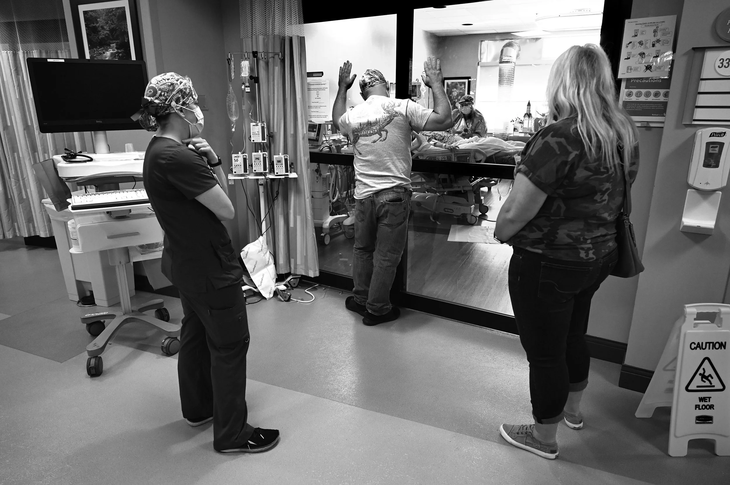 (photo by Katherine Frey/The Washington Post)  Abingdon, Va., June 16, 2021: Critical Care ICU Nurse Emily Boucher, left, watches as Anthony Church says goodbye to his daughter, Hannah Church, who is recovering from COVID-19 at Johnston Memorial Hosp