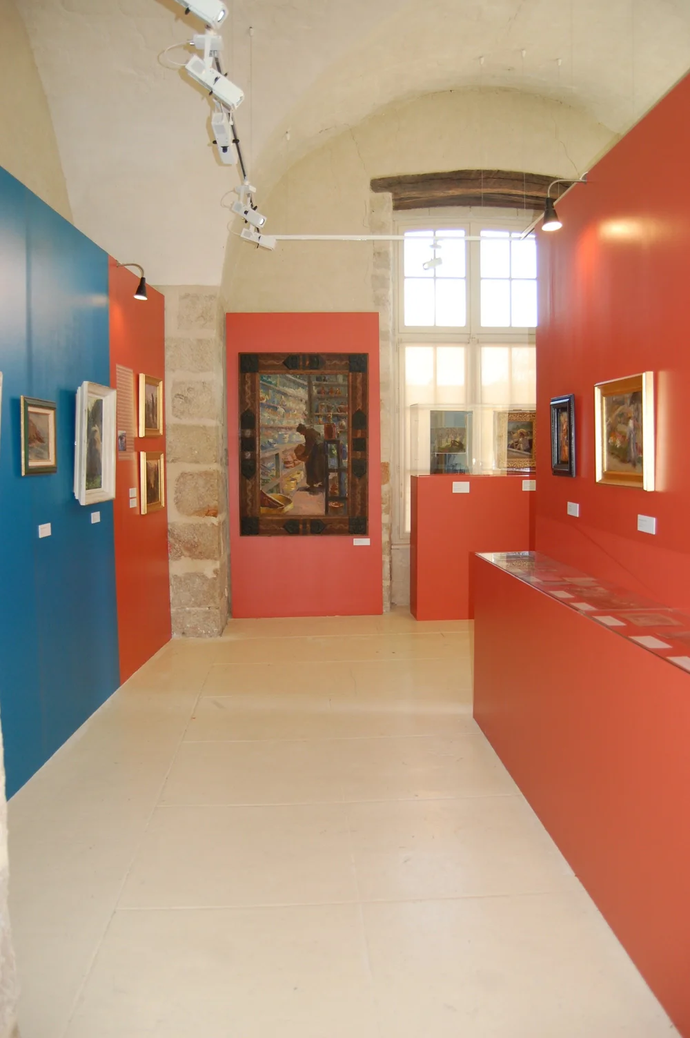 Vue de salle, exposition Hélène Guinepied, toute une vie pour l'art, Sens