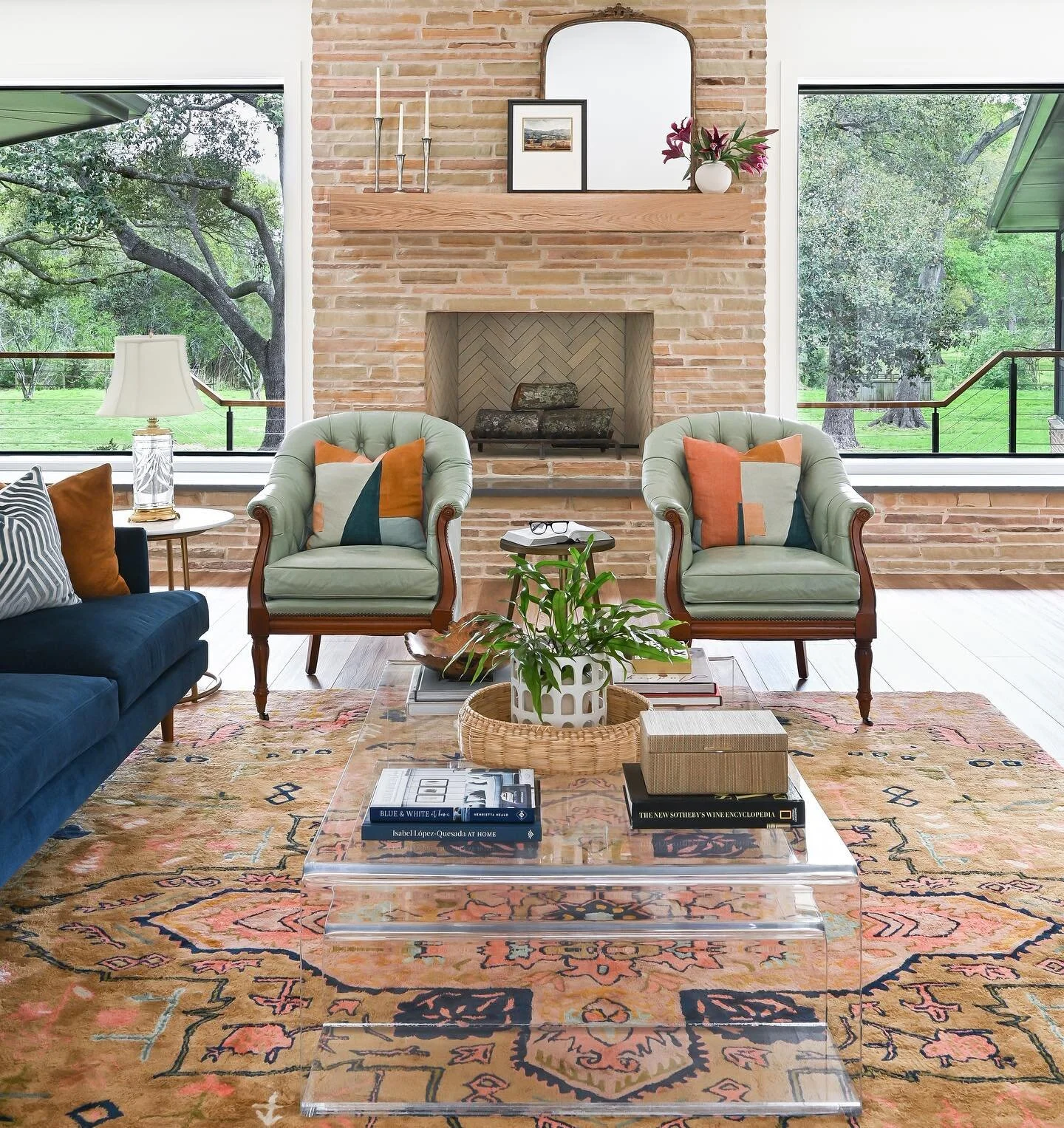 We had so much fun with this one 😍 
#arterdesignco #interiors #livingroom #livingroomdesign #familyroom #familyroomdesign