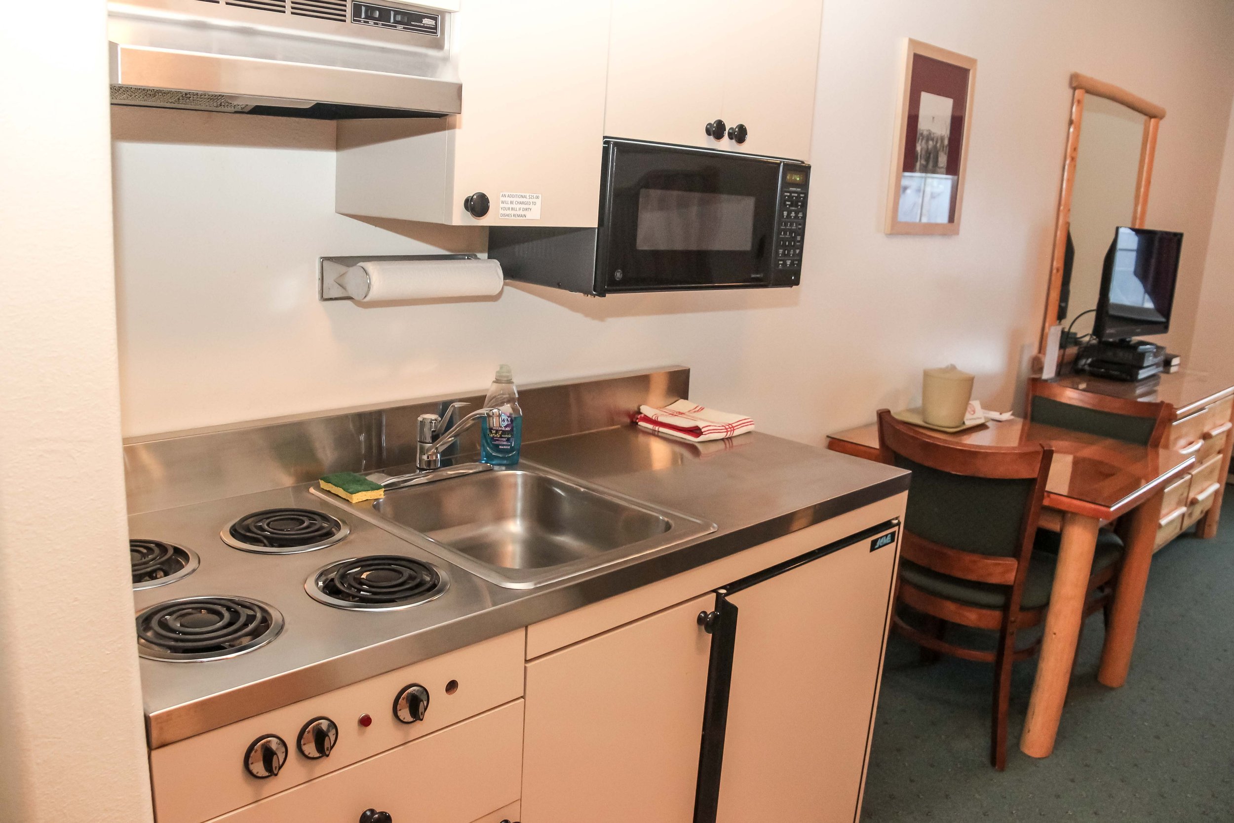 kingeider rooms kitchenette.jpg