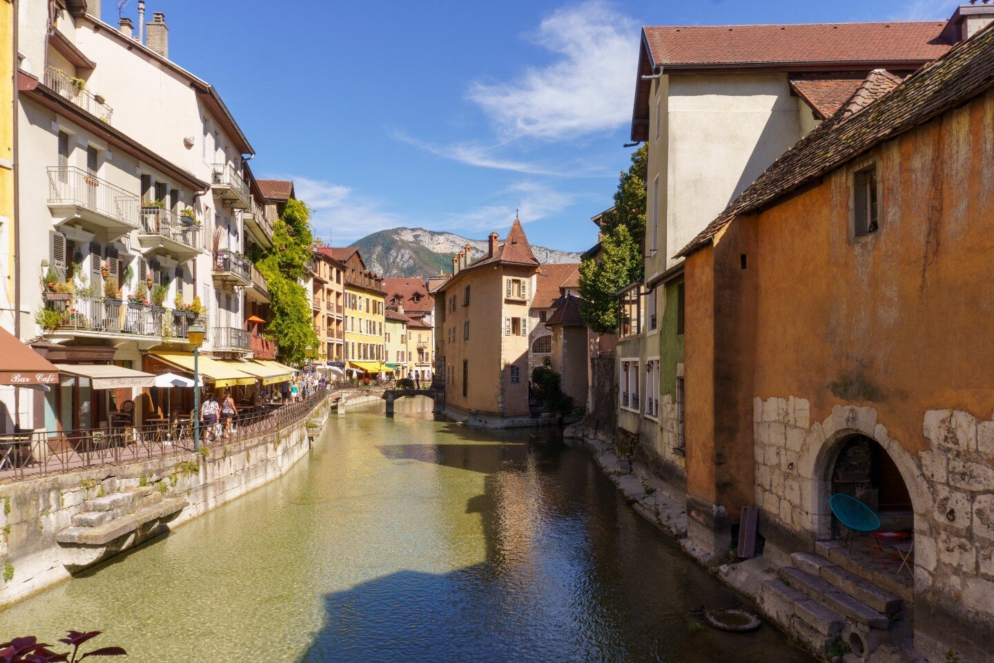 📷🏰 La vieille ville d'Annecy, une ic&ocirc;ne fig&eacute;e dans le temps, avec un cot&eacute; &agrave; la fois m&eacute;di&eacute;val et boh&egrave;me. Vous trouvez pas ?
&bull;
&bull;
&bull;
&bull;
&bull;
#hautesavoie #france #annecylake #annecyfr