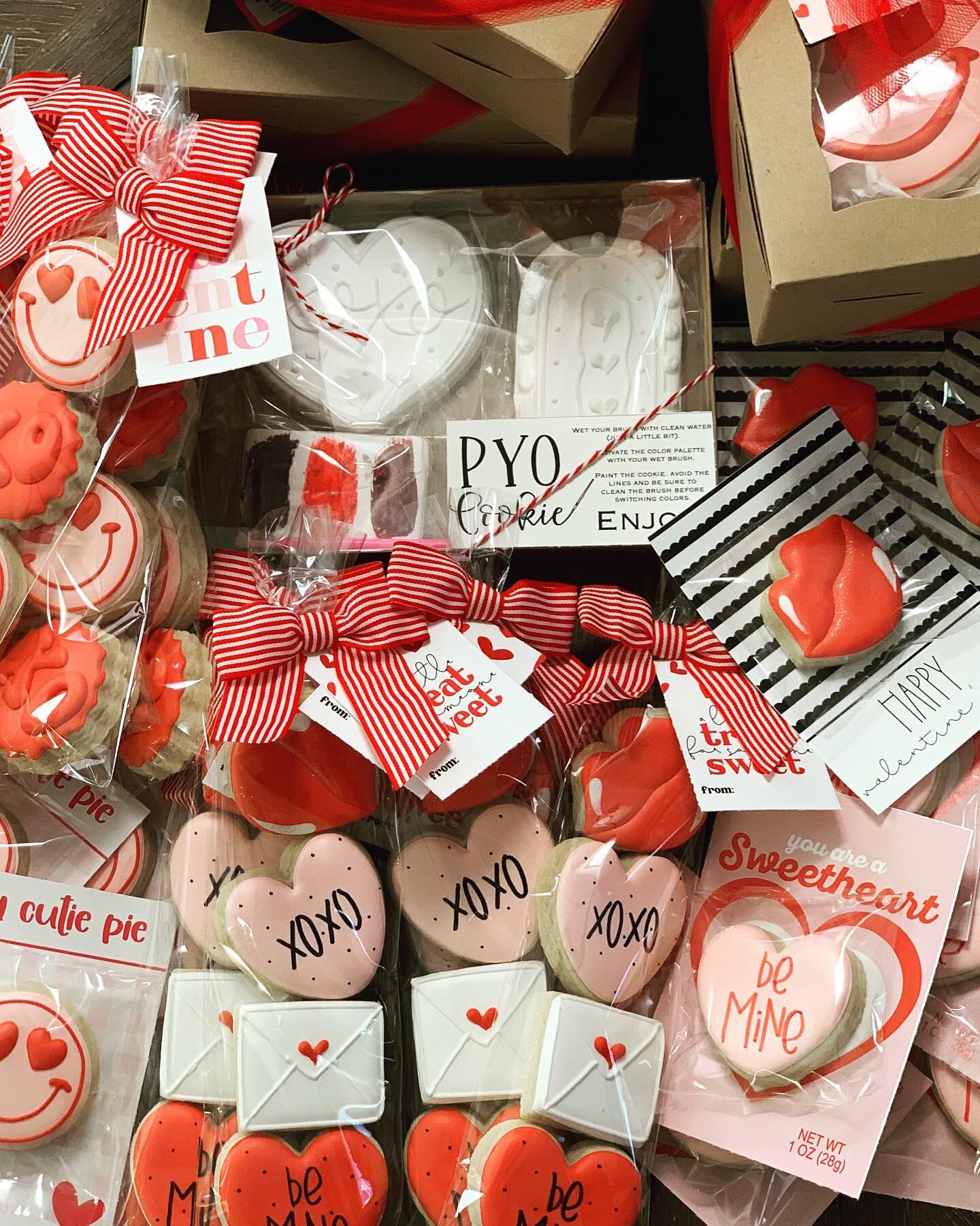 Valentine cookie pickups are this weekend. 💋

Porch pickup Saturday 2/11 or Sunday 2/12 from 10-4

Pickup emails have been sent out this morning with reminder details regarding date selected and pickup location. DM me with any questions!

Thank you 