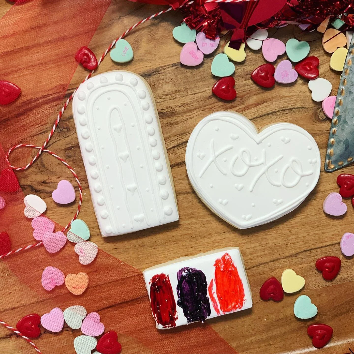 ⭐️ G I V E A W A Y ⭐️

Valentine&rsquo;s Day has got me so excited over here. 😍 I&rsquo;d love to spoil you and a friend with a cute little Paint Your Own set for each of you. This set includes two full size paint-able cookies, edible paint palette,