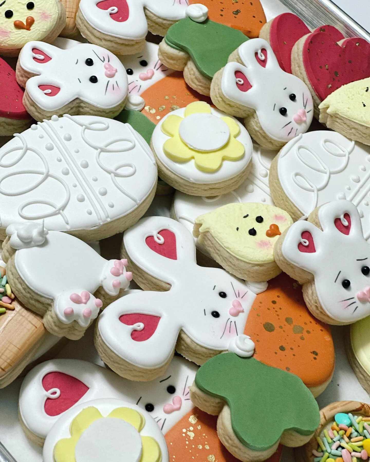 I&rsquo;m so E G G C I T E D for everyone to pickup their Easter goodies! 🐰 Porch pickup is today 4/7 from 9-630PM. Feel free to stop by anytime during the pickup window that is convenient for you. Address information is located on your email. Pleas