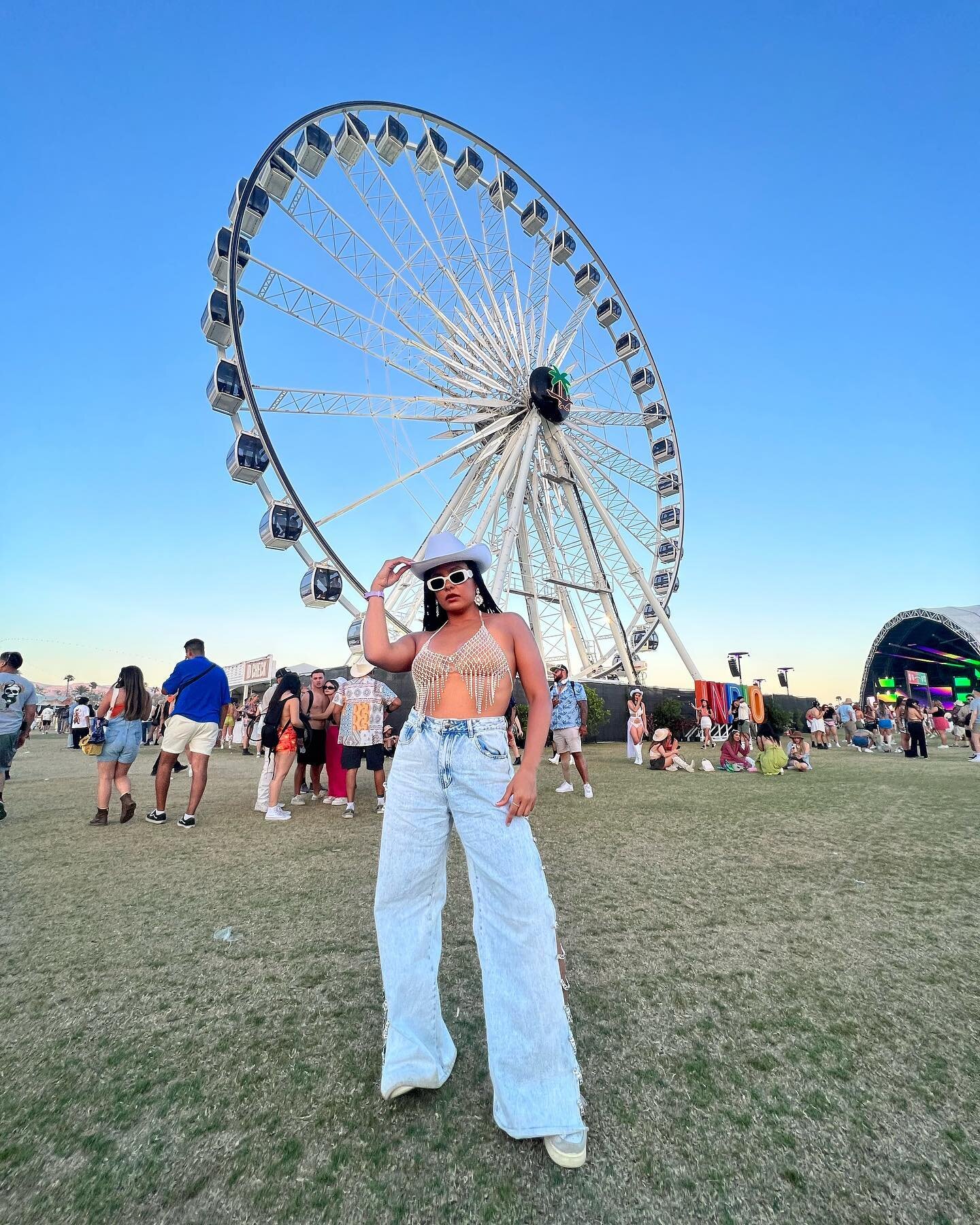 💎like a Rhinestone Cowgirl💎
@coachella day 1!🤠🌵